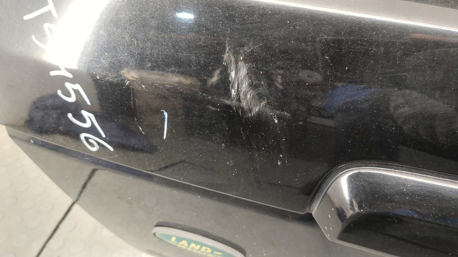 Дверь багажника