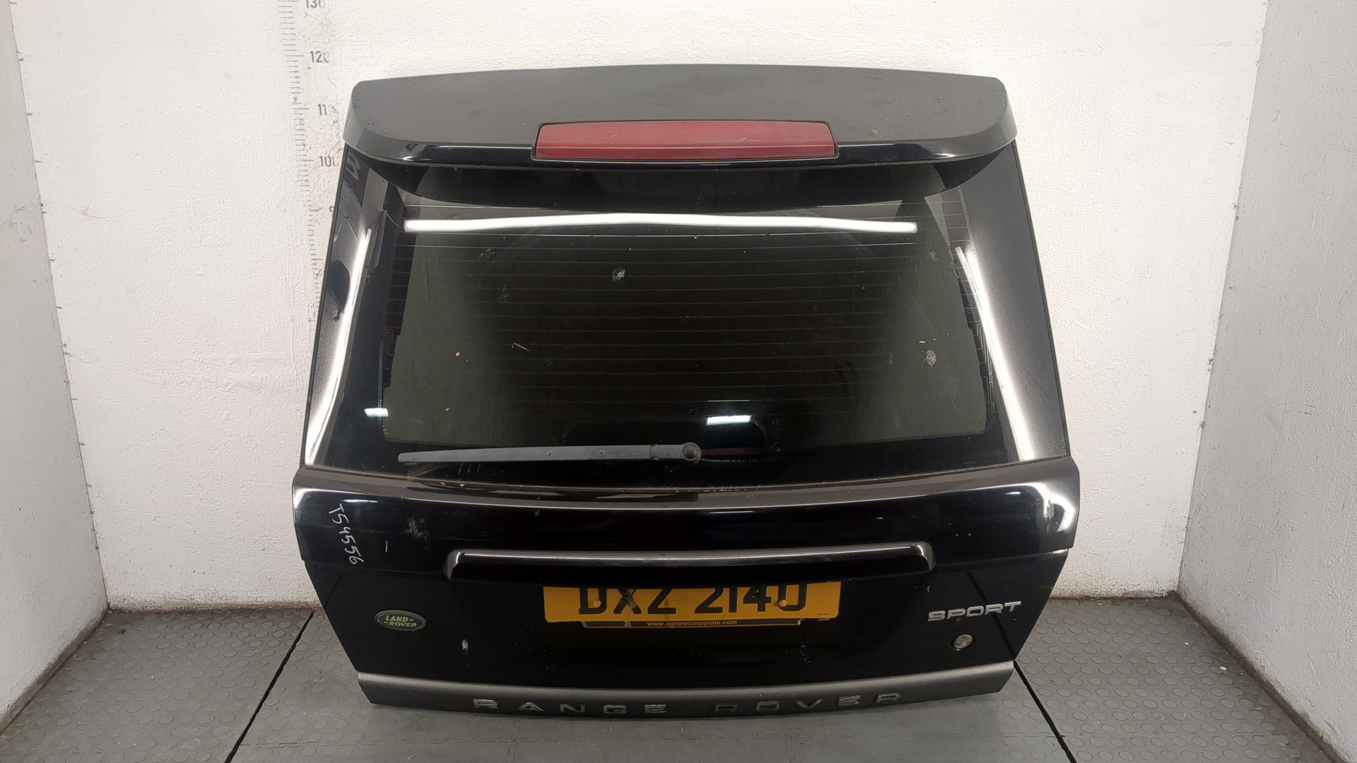 Дверь багажника