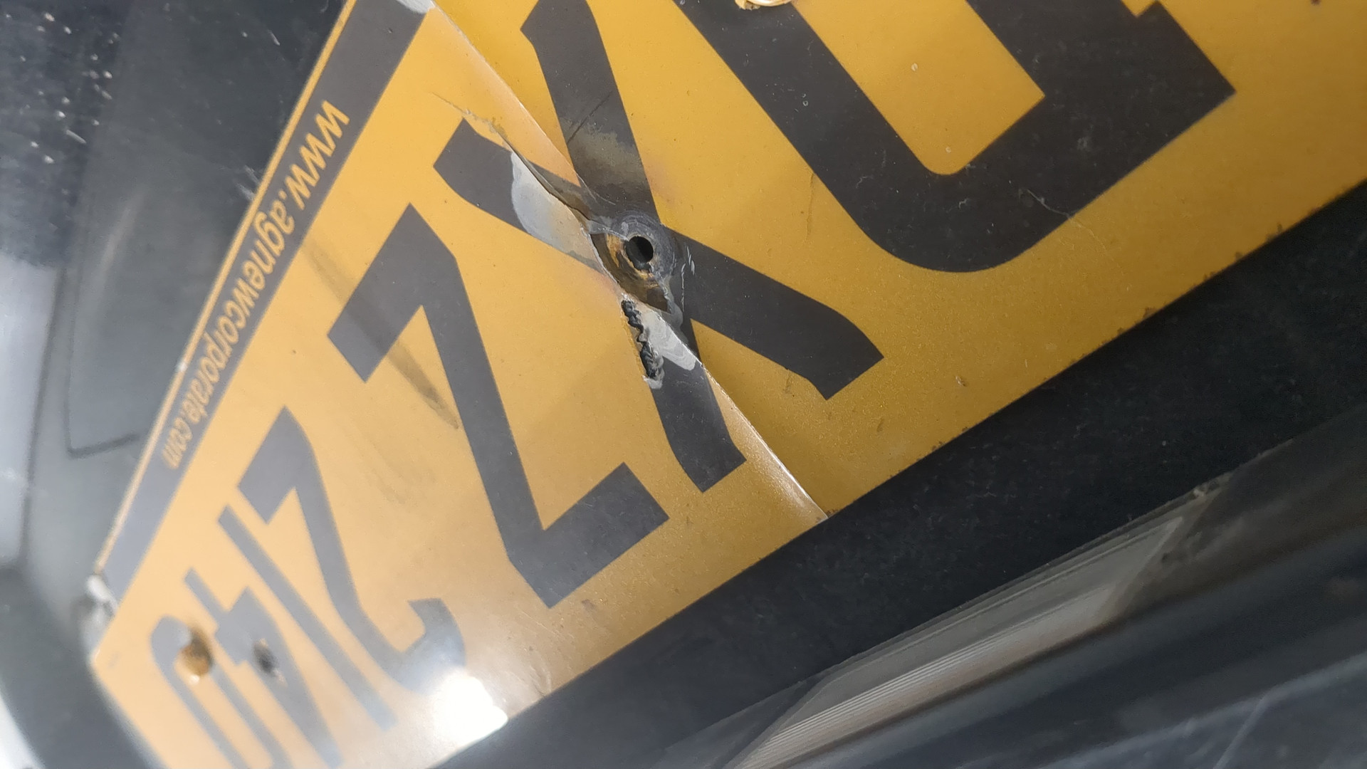 Дверь багажника