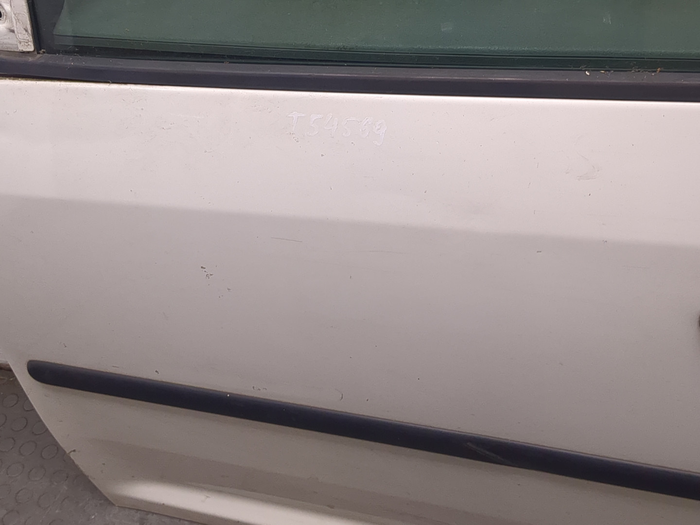 Дверь передняя левая