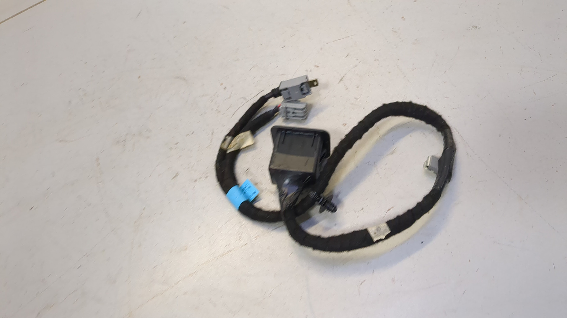 Гнездо AUX / USB IN