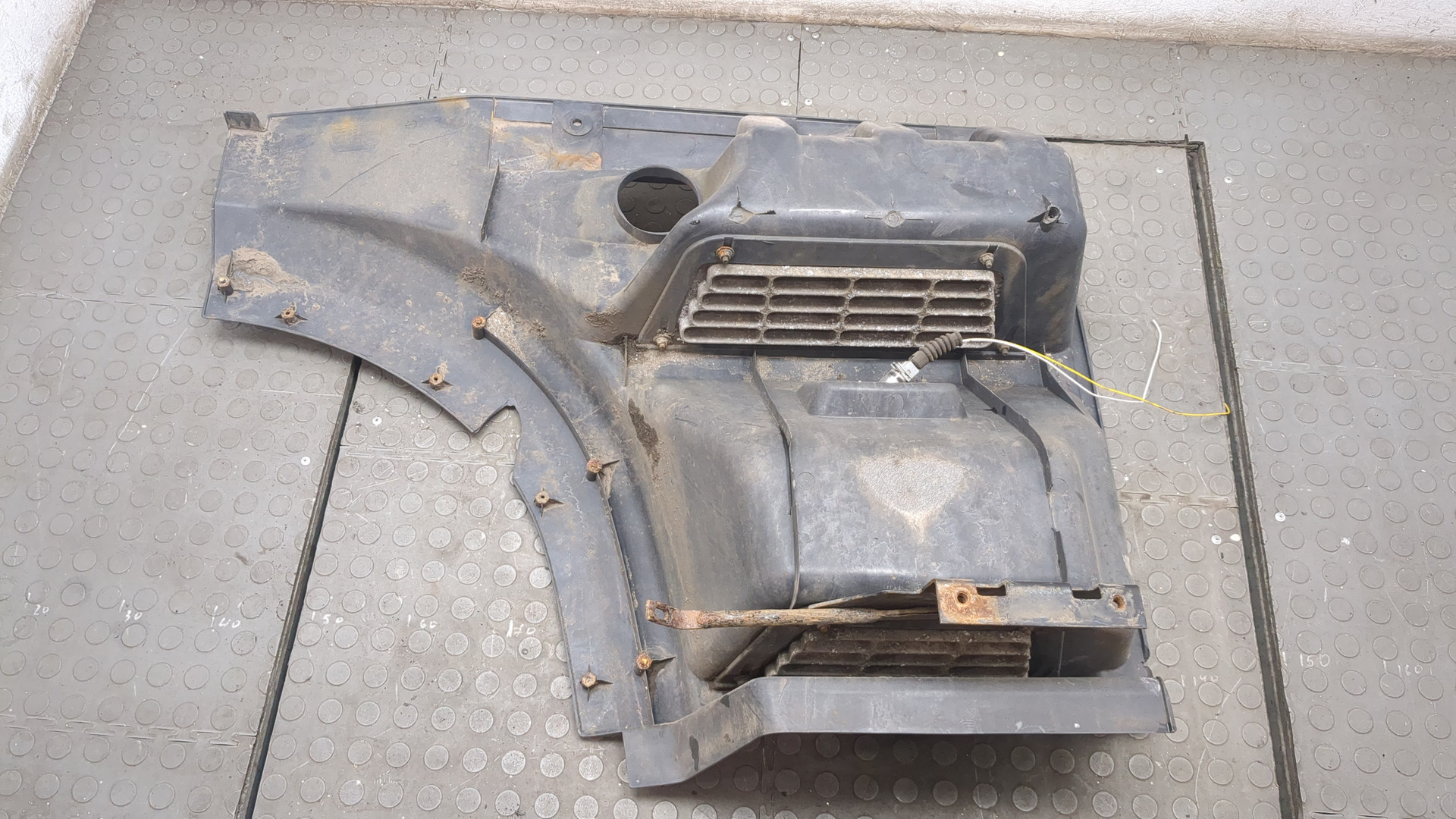 Подножка левая