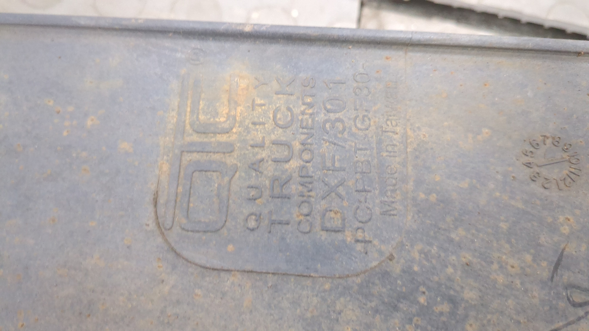 Подножка левая