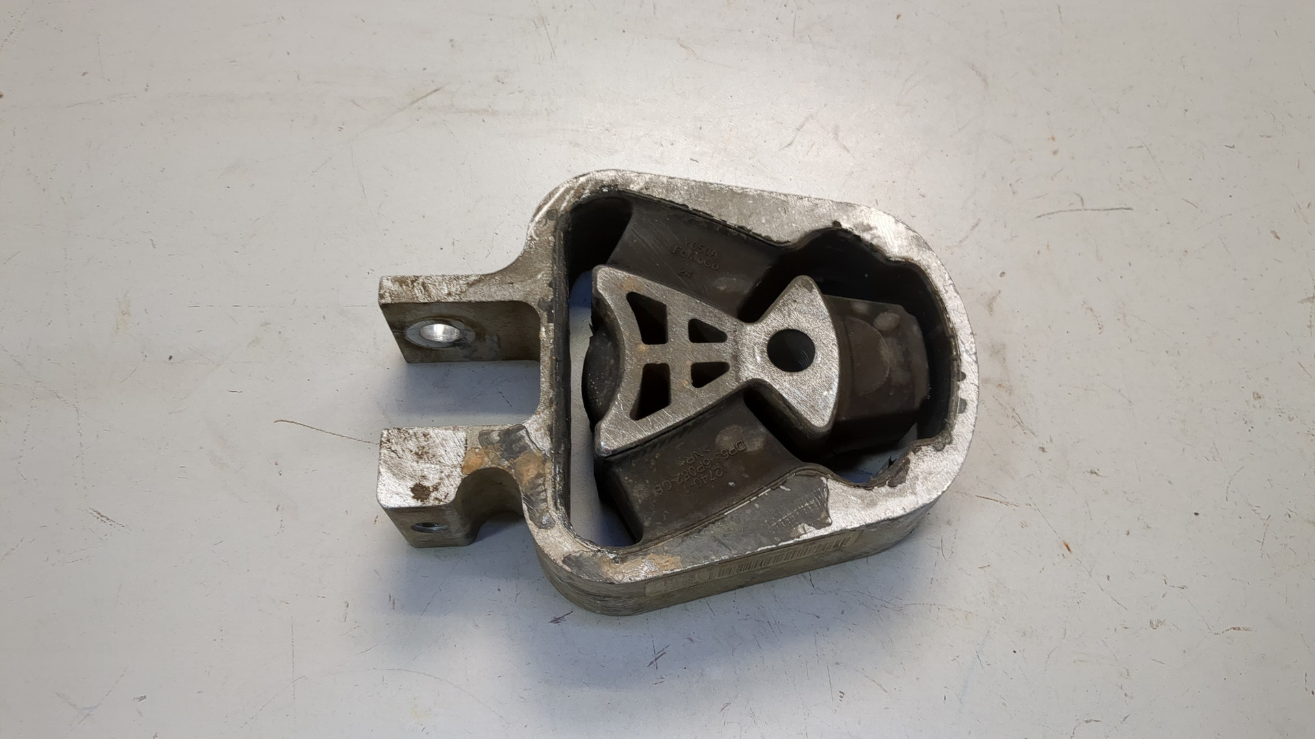 Опора двигателя