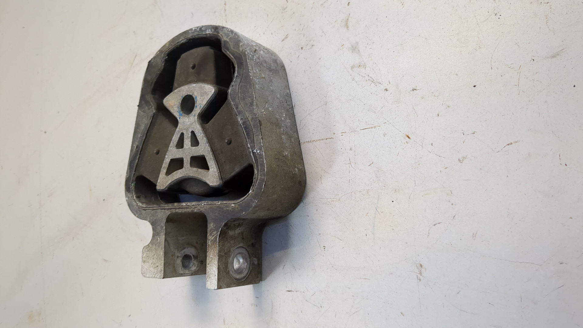 Опора двигателя