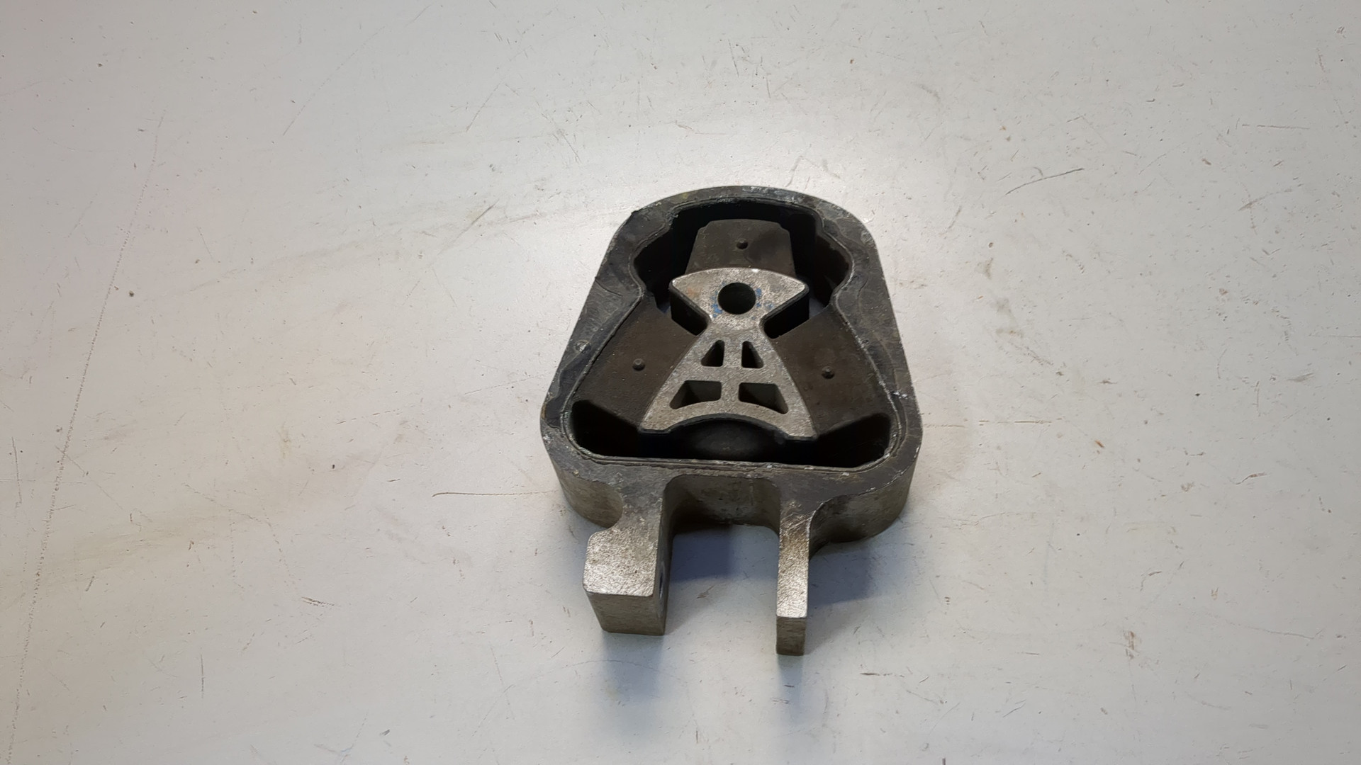 Опора двигателя