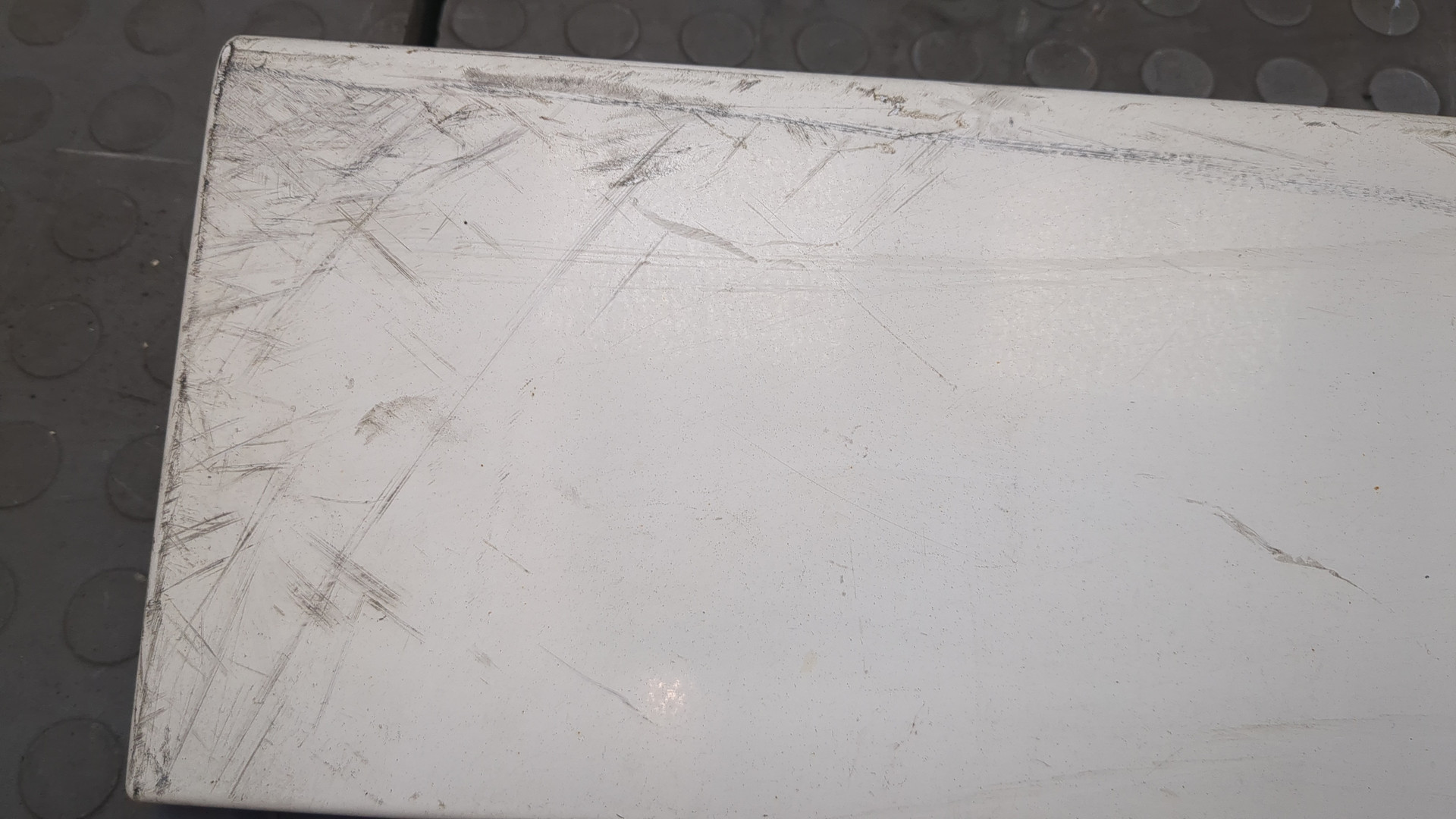 Крыло переднее правое