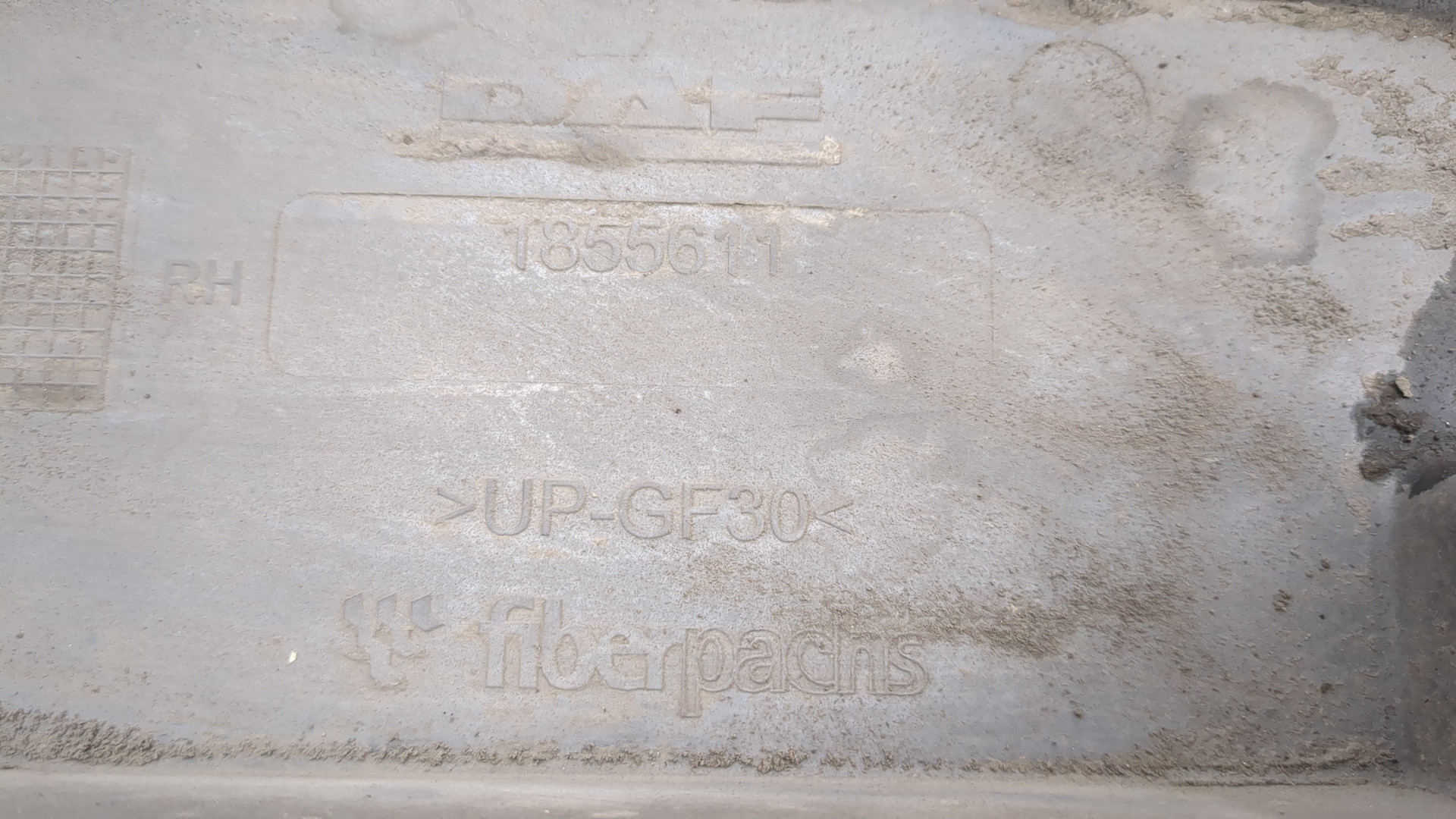 Крыло переднее правое