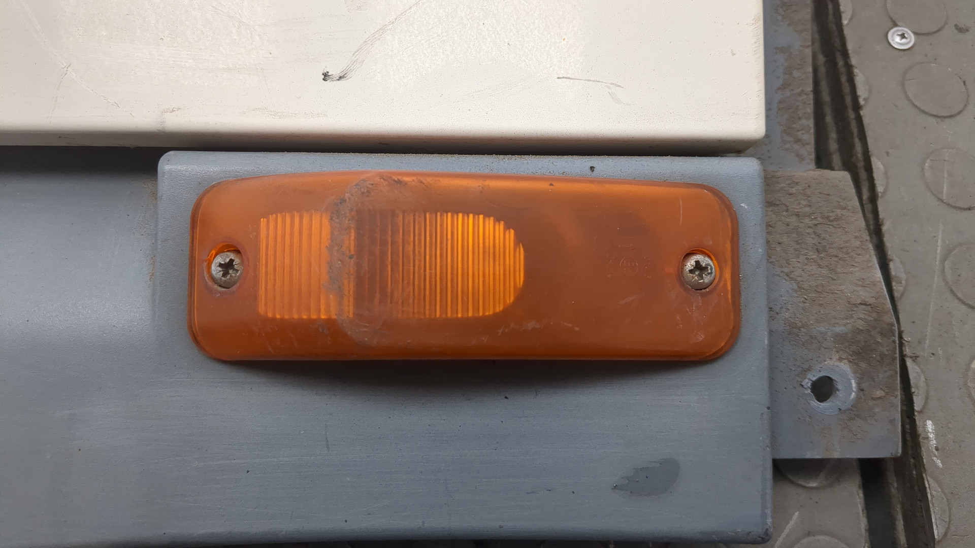 Крыло переднее правое