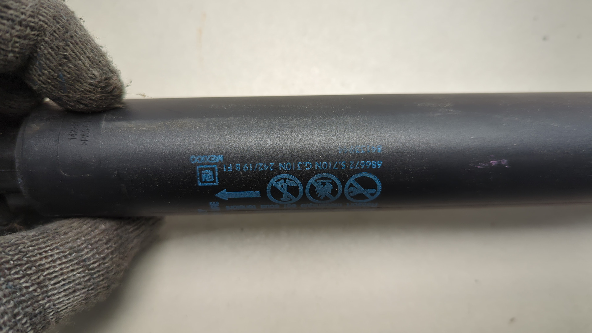 Амортизатор крышки багажника