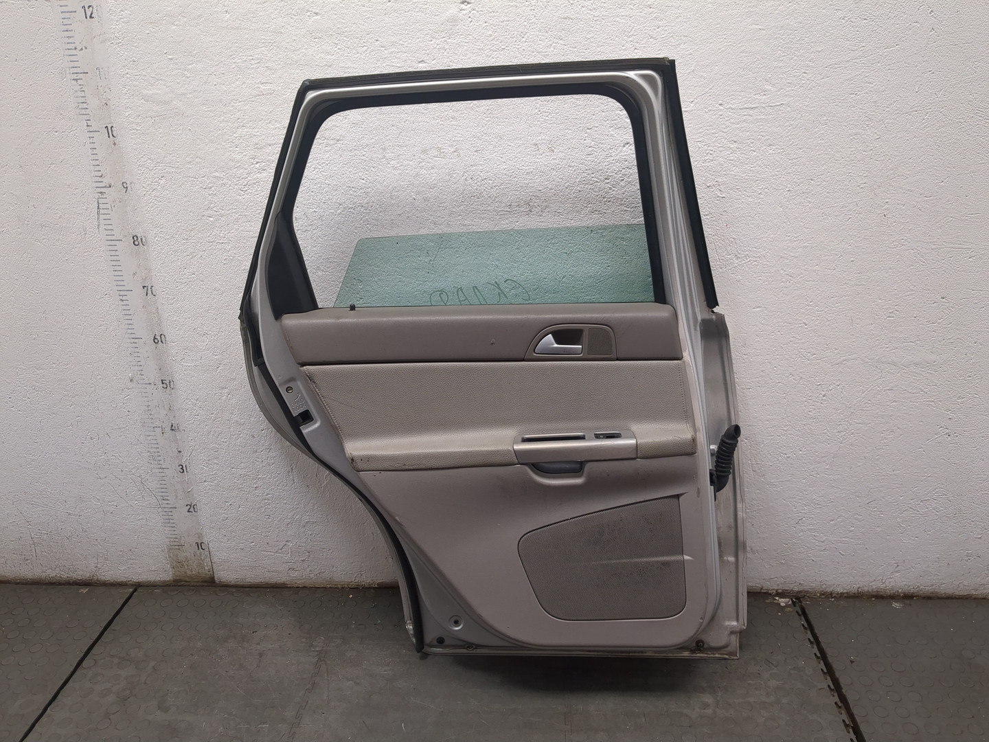 Дверь задняя левая