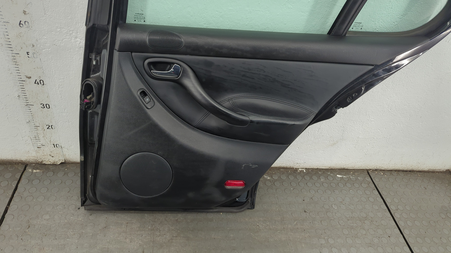 Дверь задняя правая