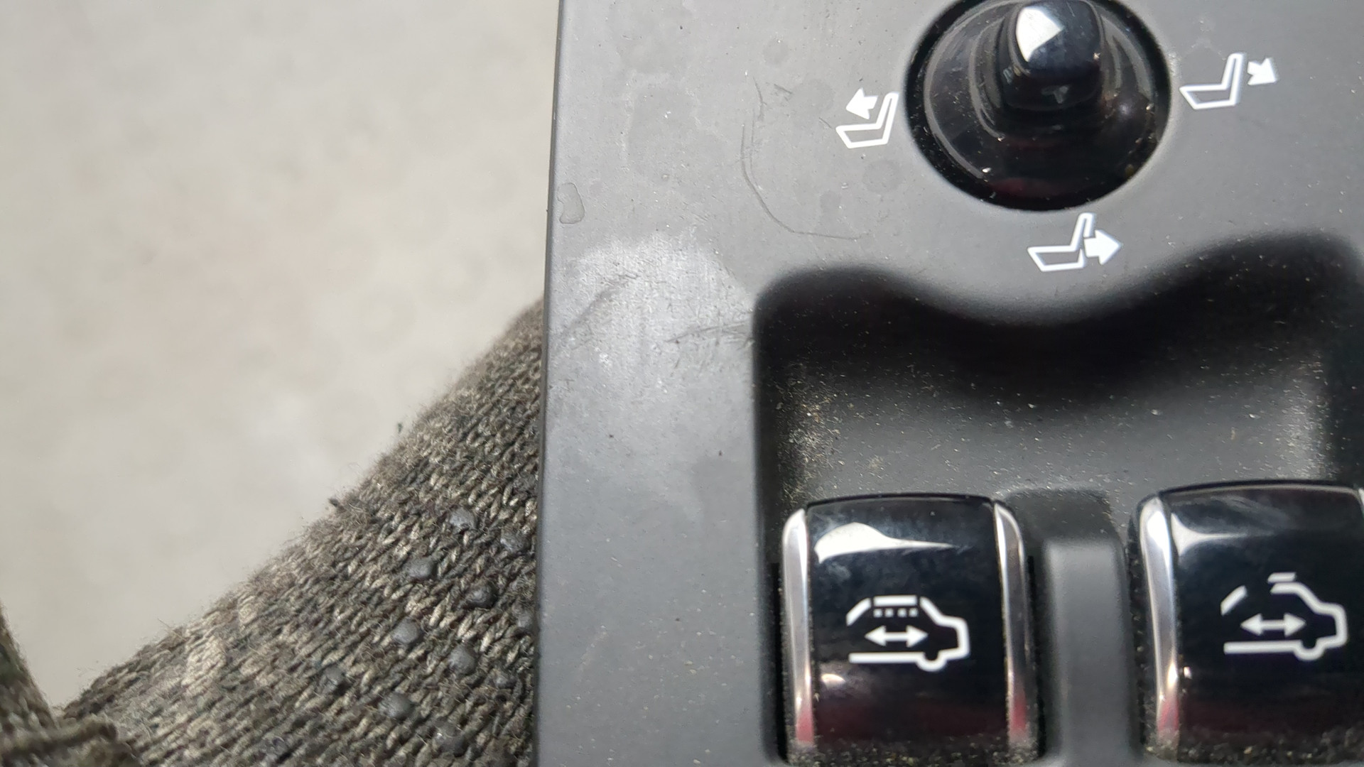 Кнопка стеклоподъемника