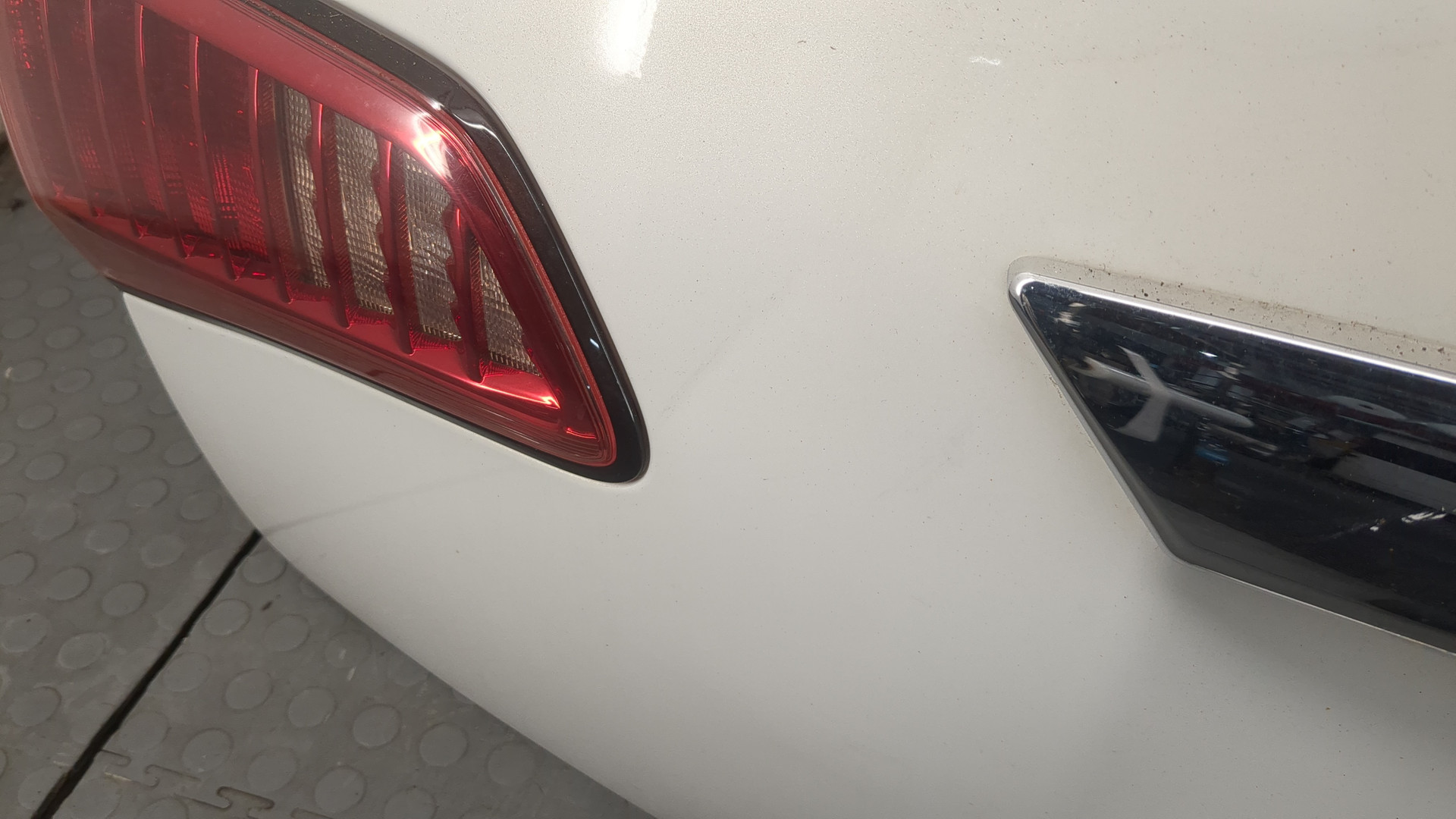 Дверь багажника