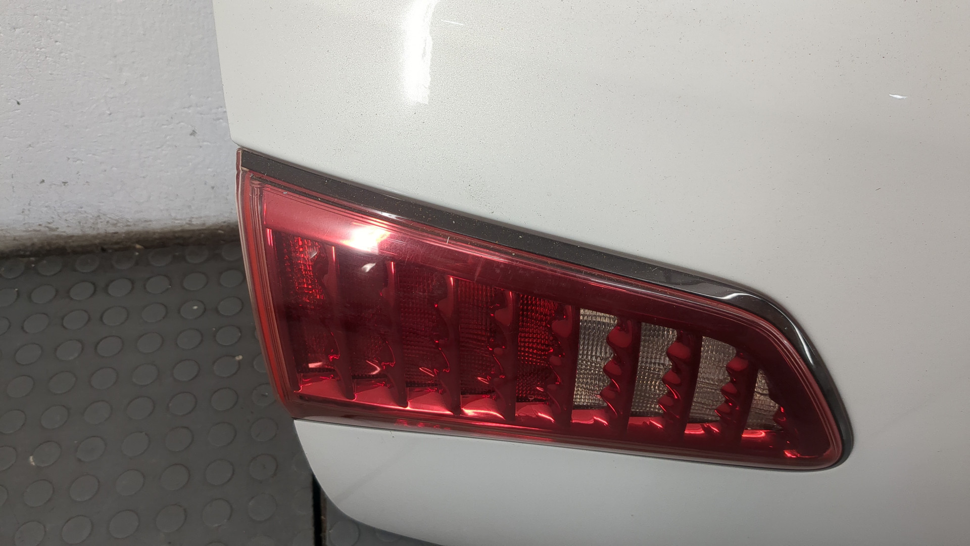 Дверь багажника