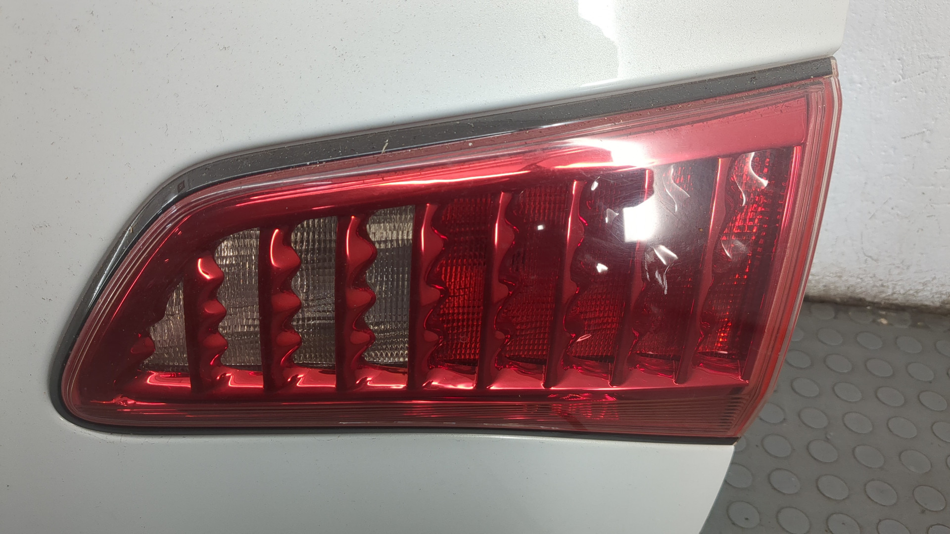 Дверь багажника