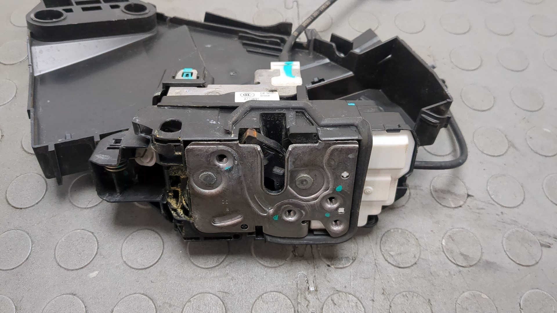 Замок двери задней правой