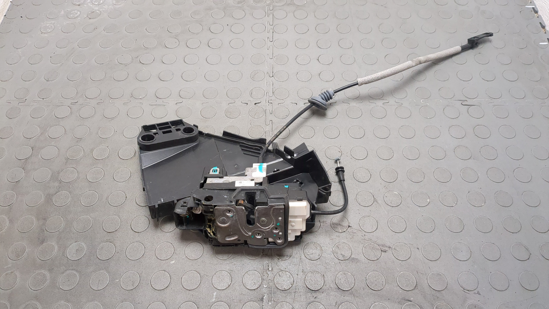 Замок двери задней правой