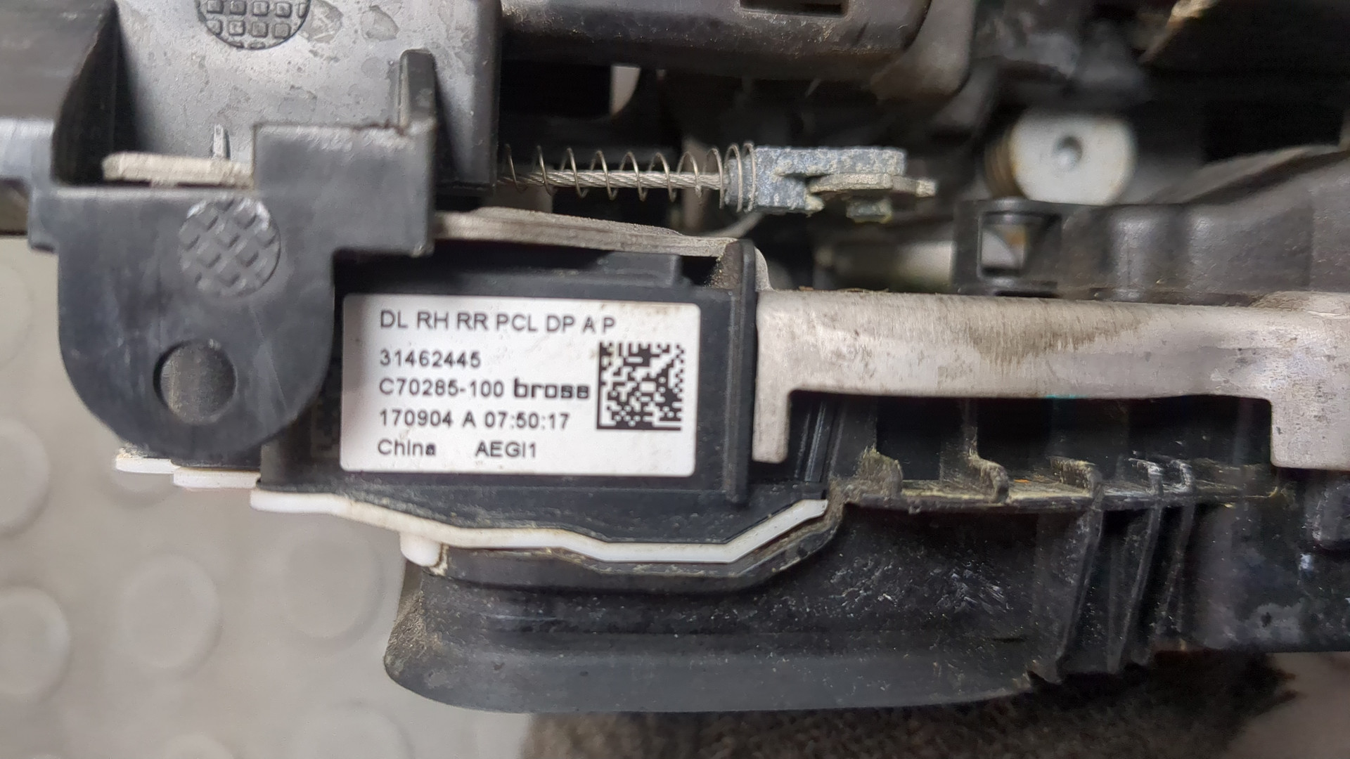 Замок двери задней правой