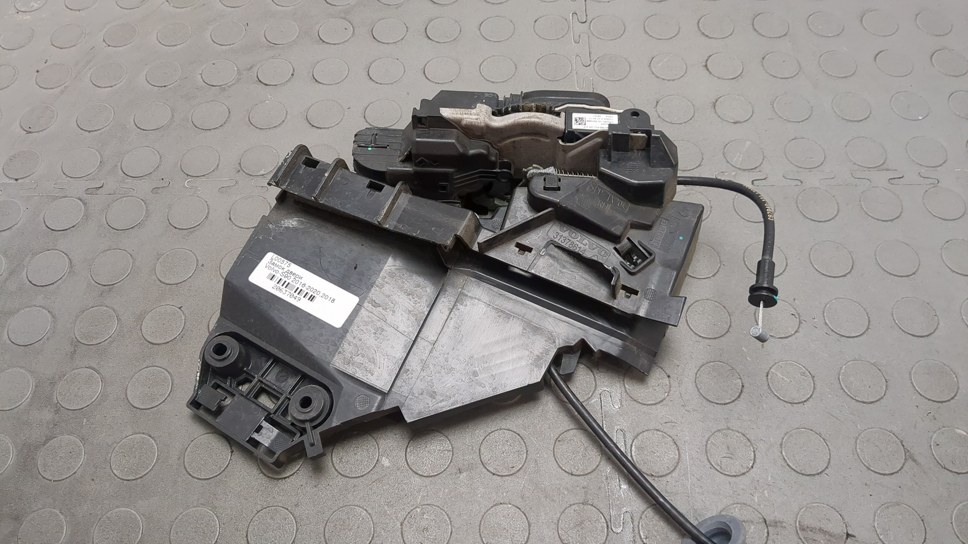 Замок двери задней правой