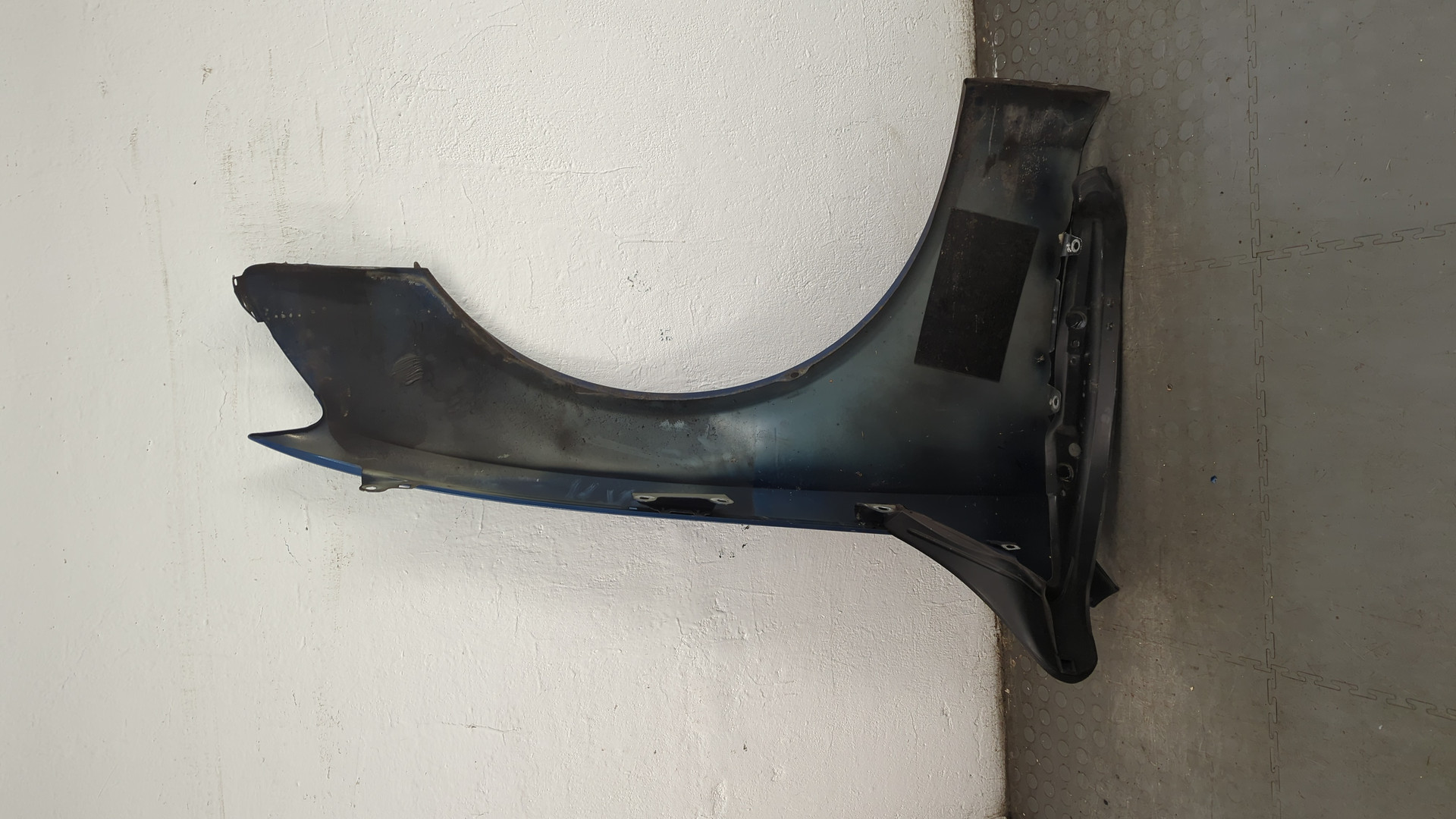 Крыло переднее левое