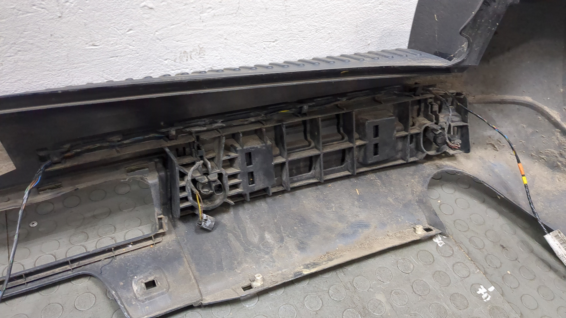 Бампер задний