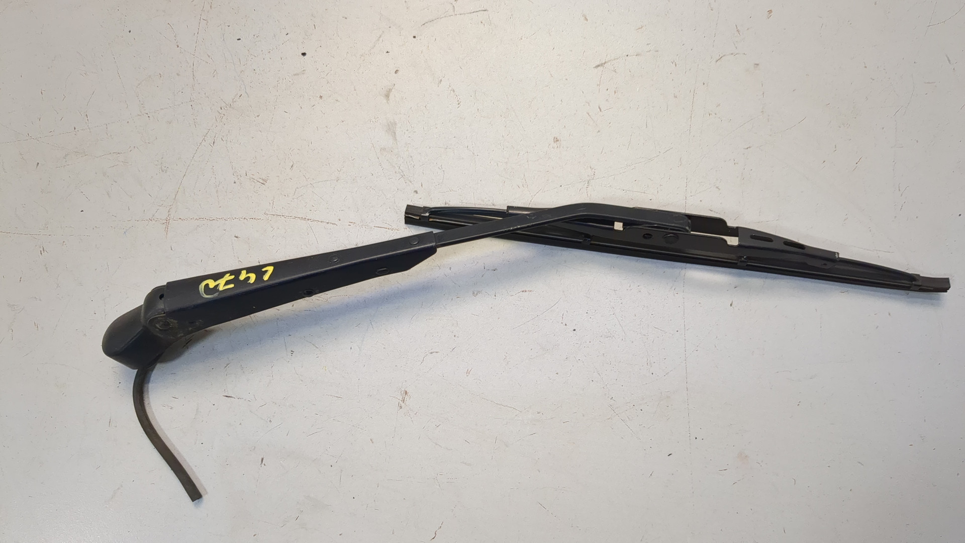 Поводок стеклоочистителя заднего