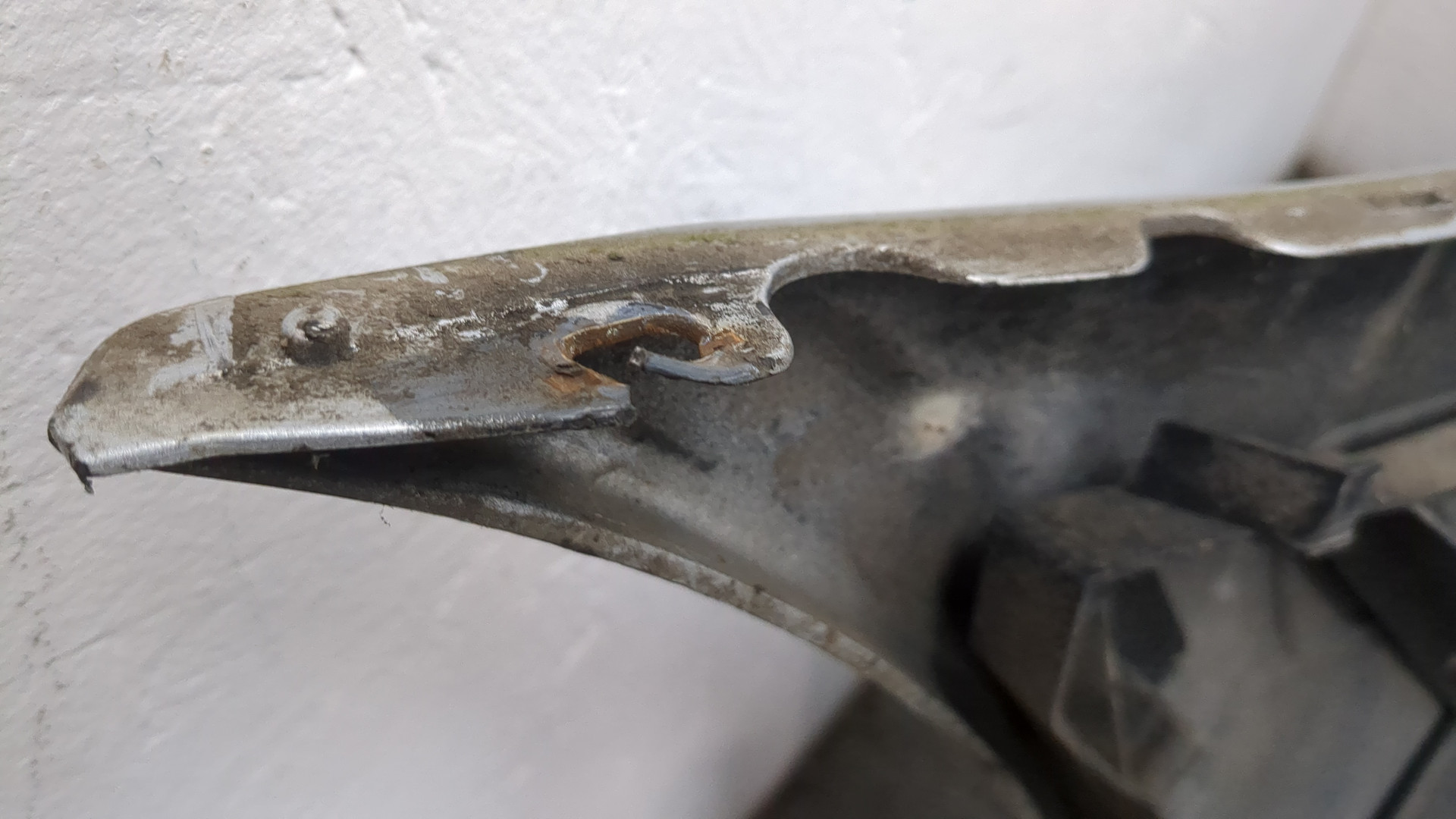 Бампер задний