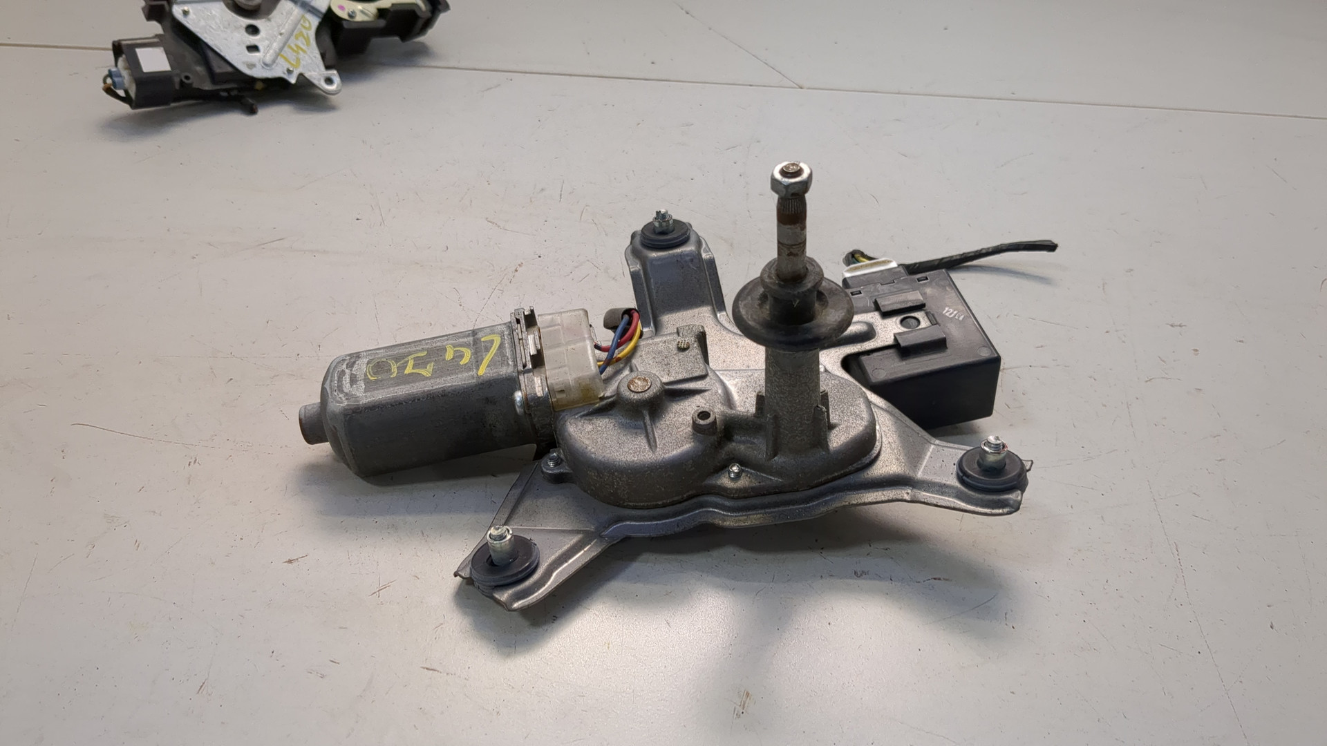 Моторчик стеклоочистителя задний