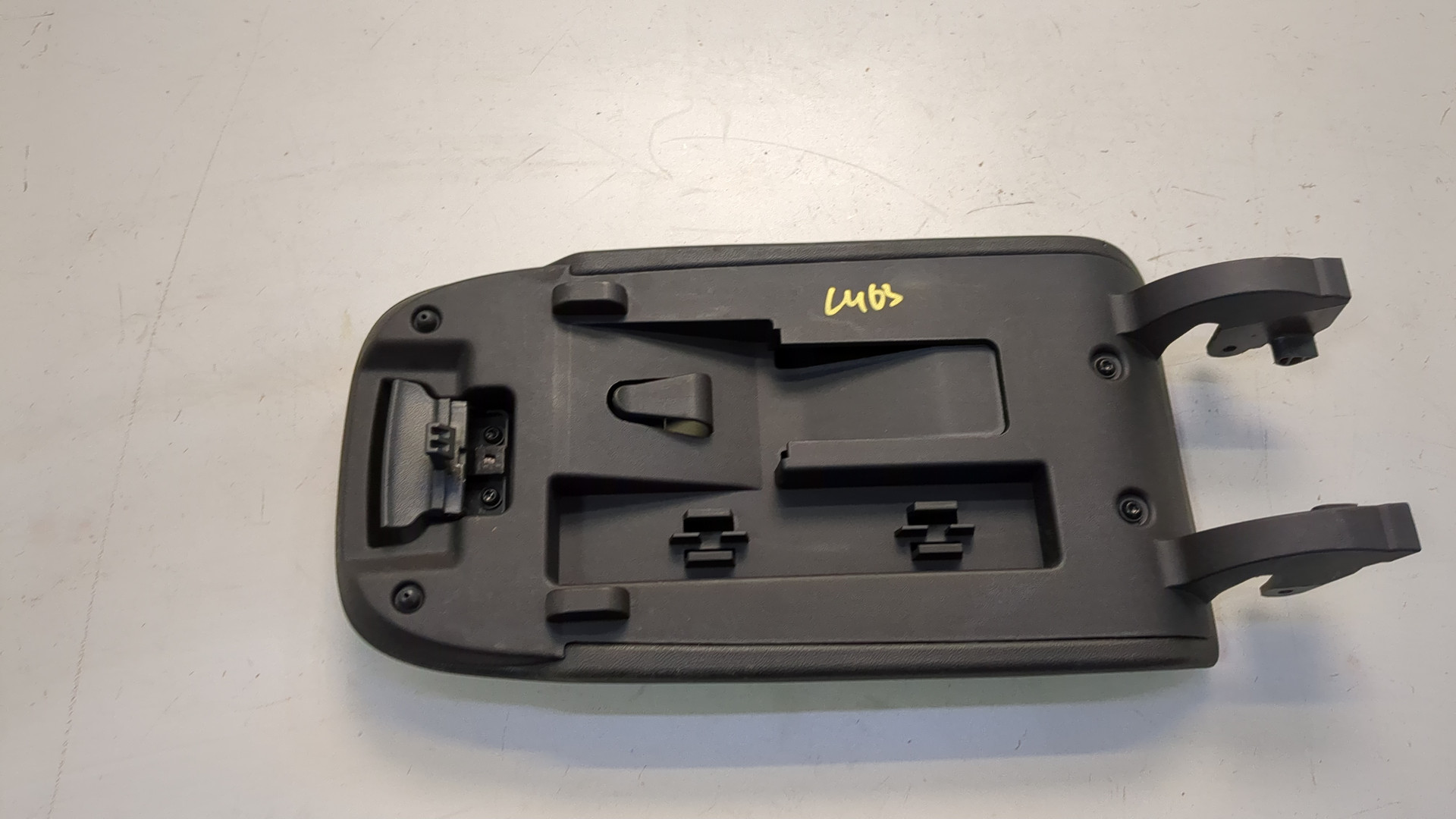 Подлокотник