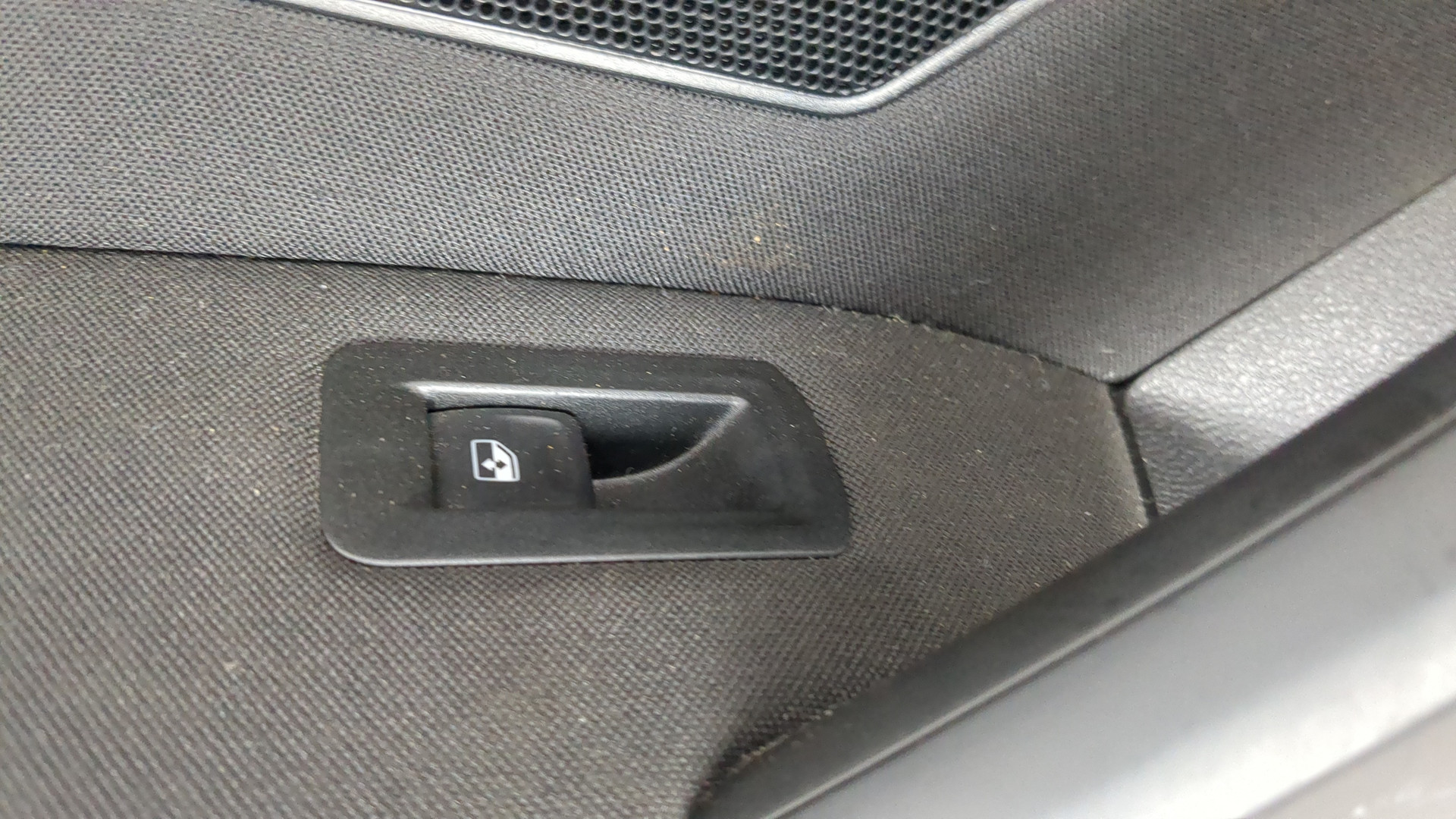 Обшивка двери задней левой