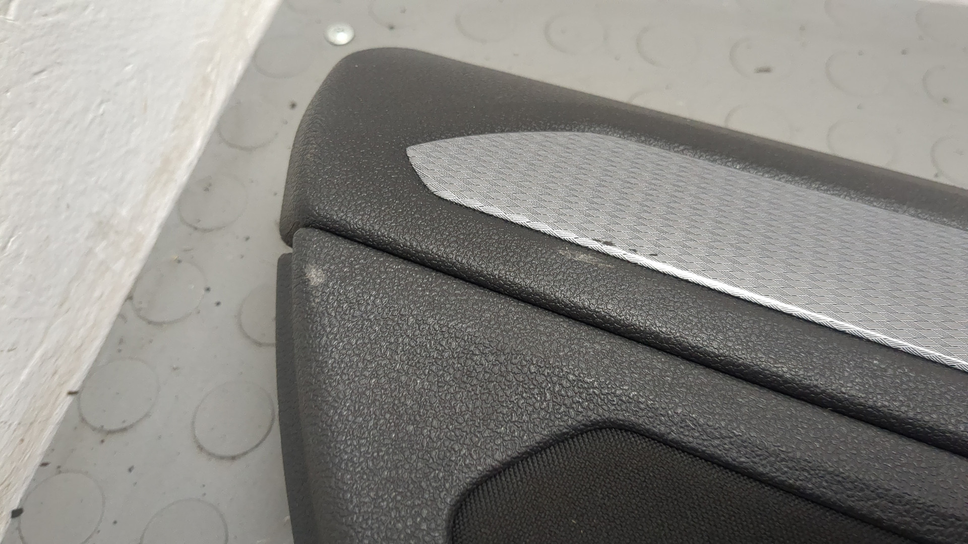 Обшивка двери задней левой