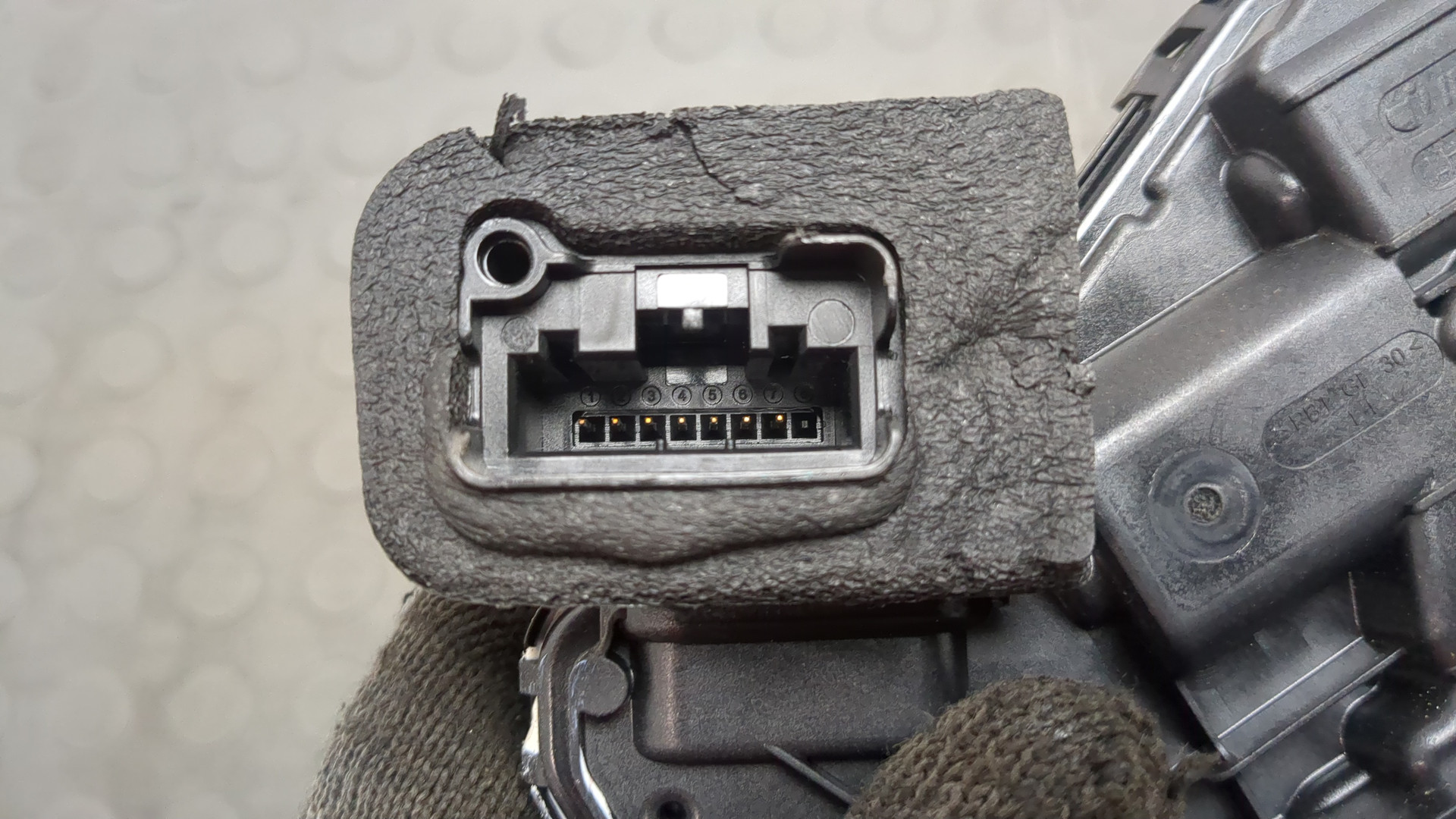 Замок двери задней левой