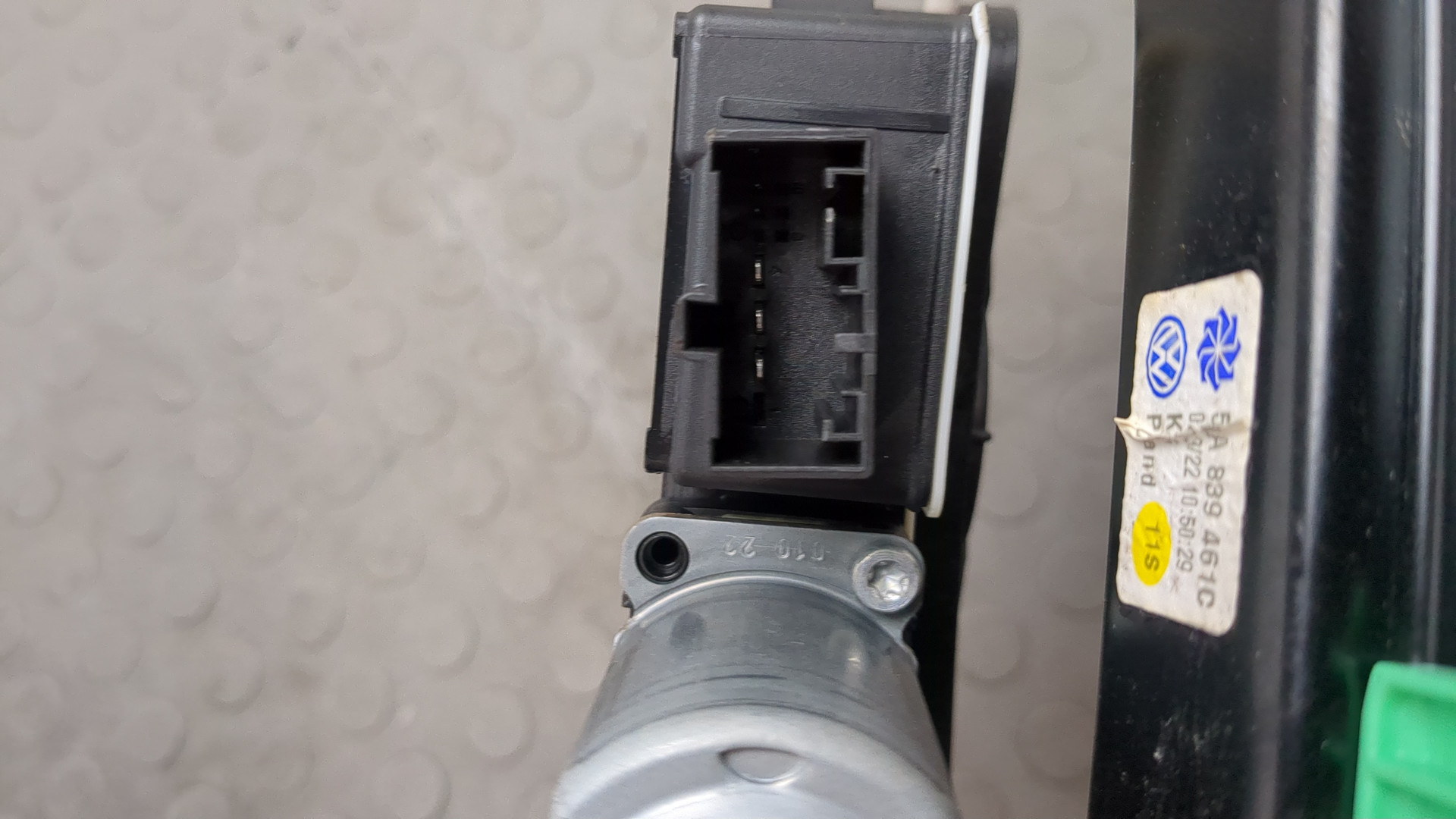 Стеклоподъемник электр. задний левый