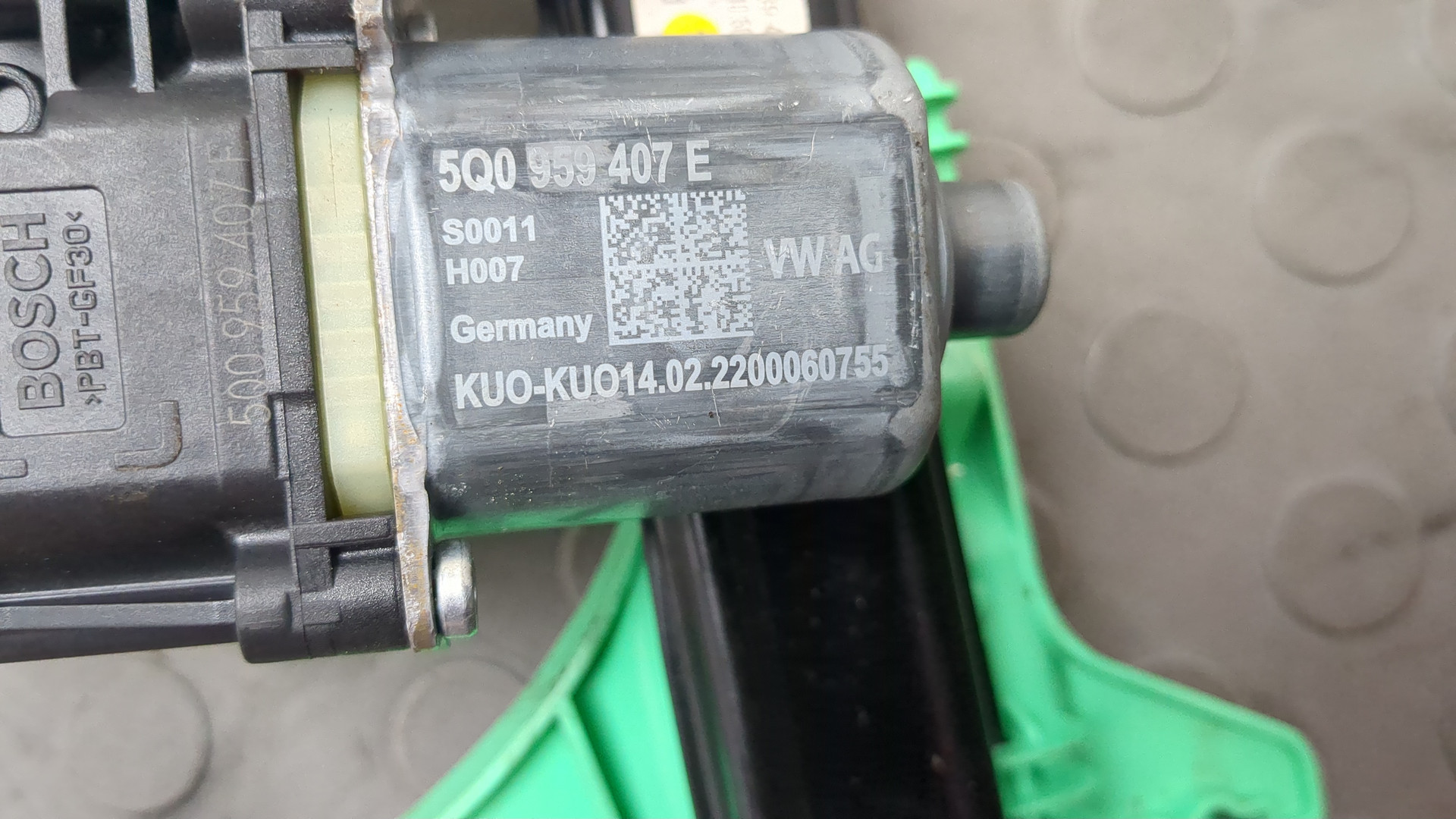 Стеклоподъемник электр. задний левый