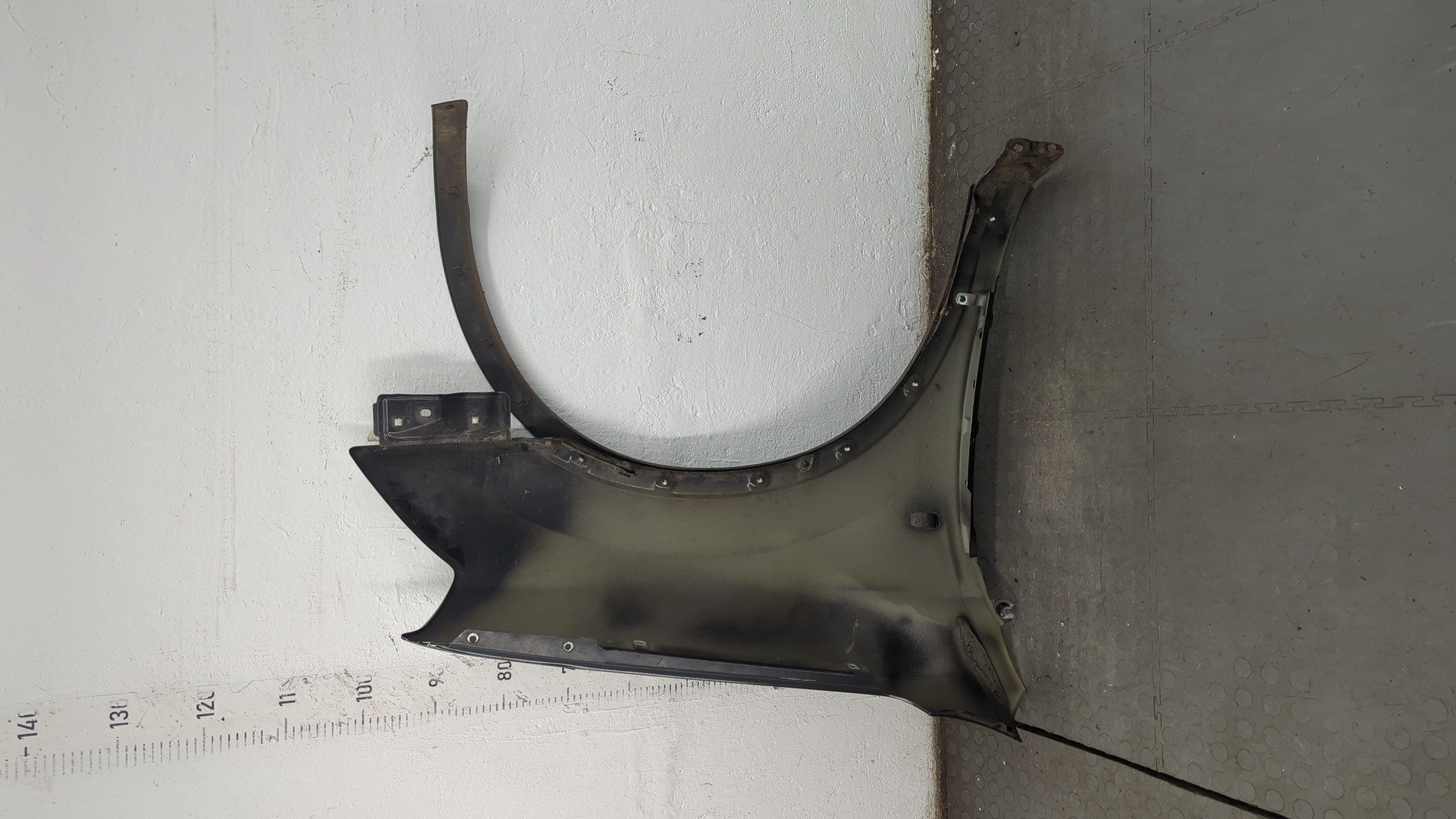 Крыло переднее левое