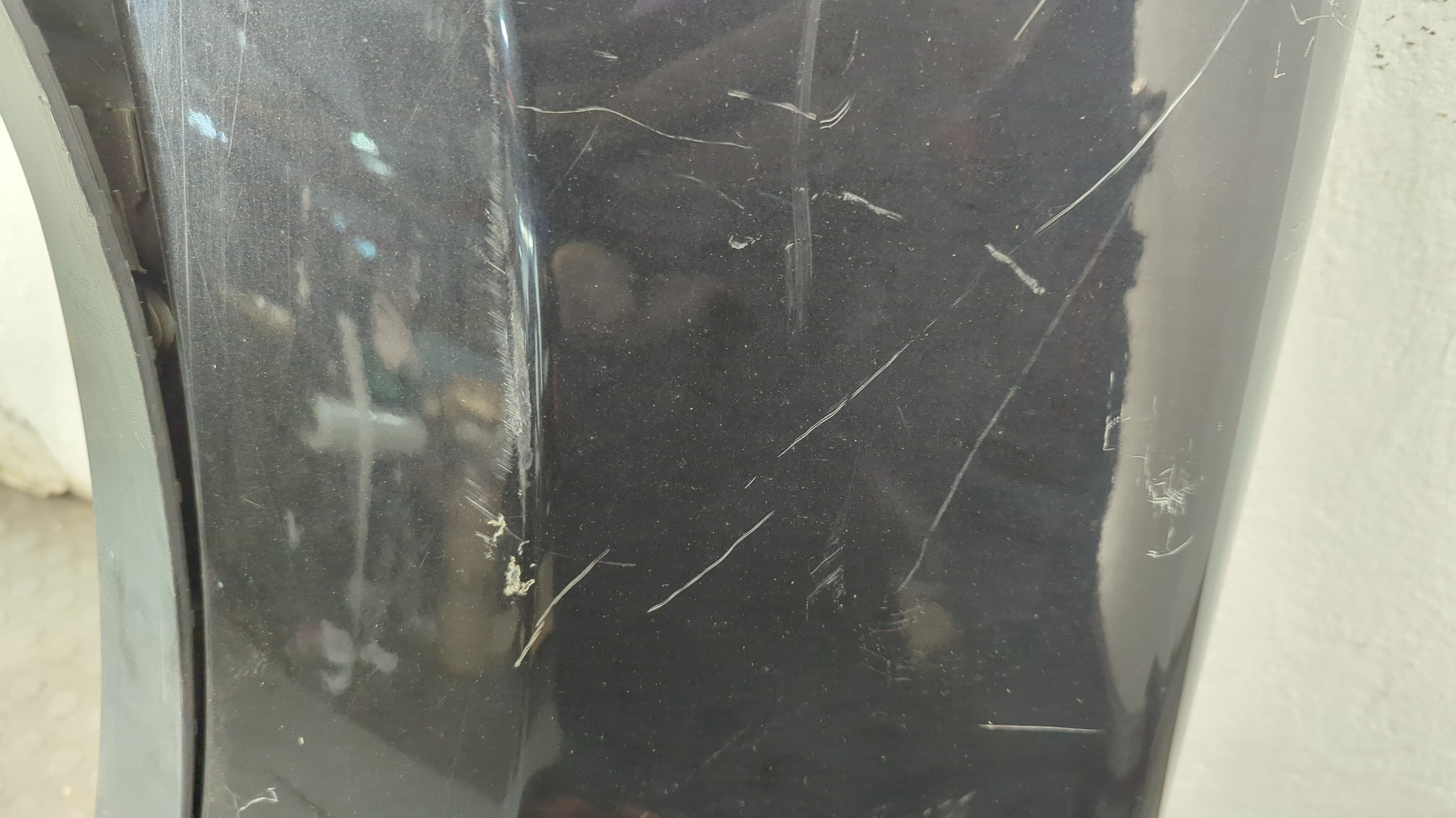 Крыло переднее левое