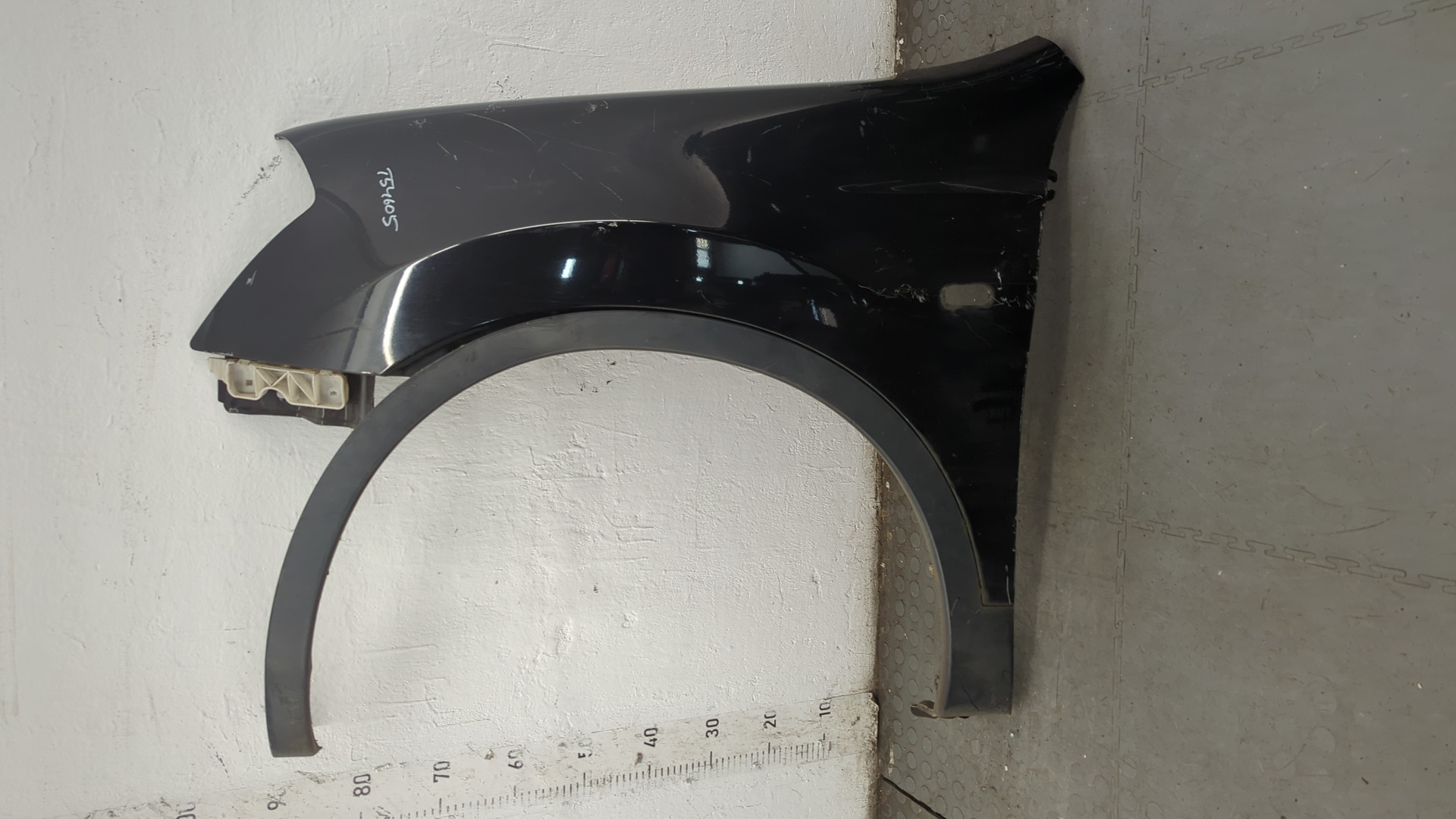 Крыло переднее левое