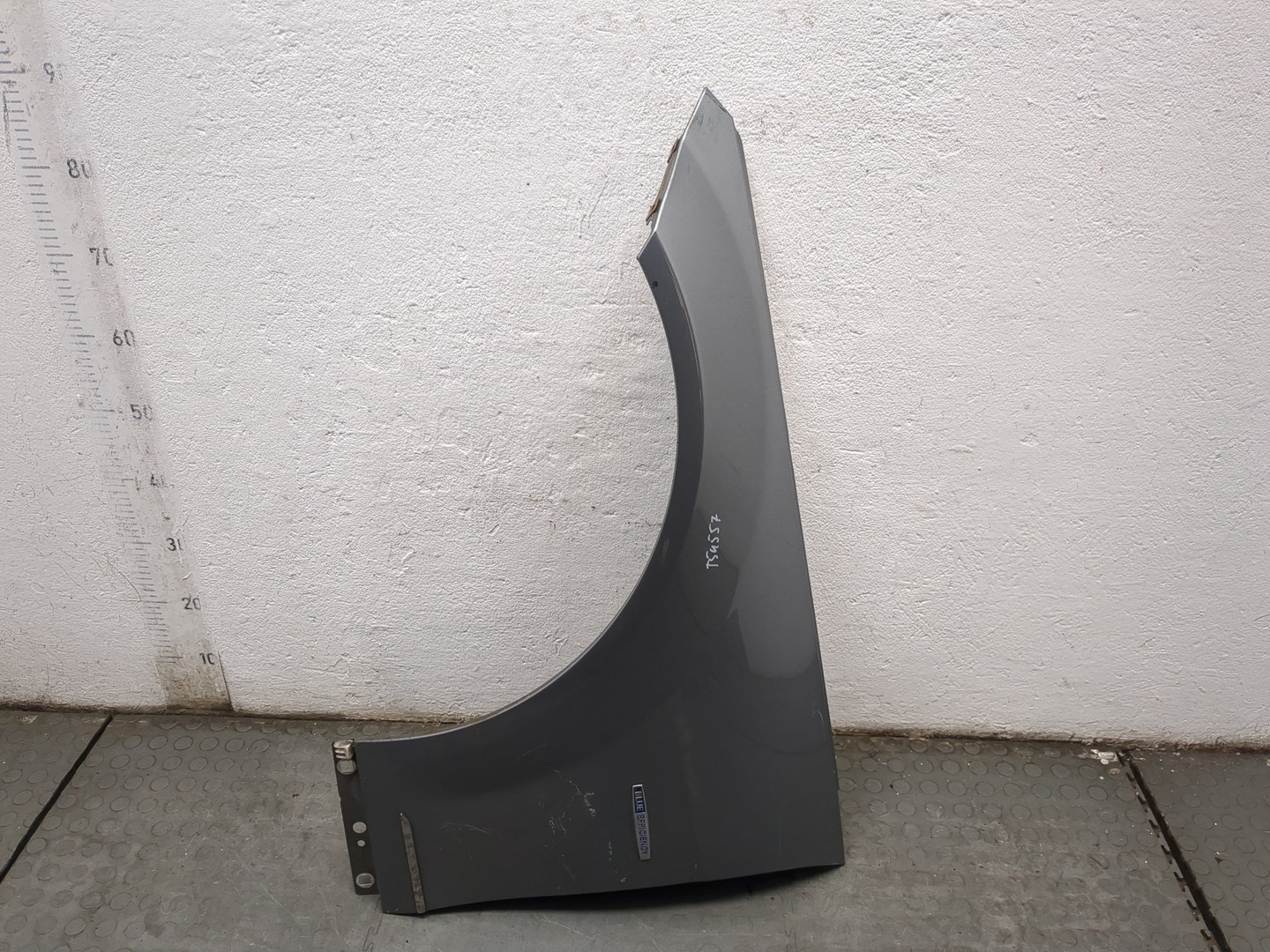 Крыло переднее левое