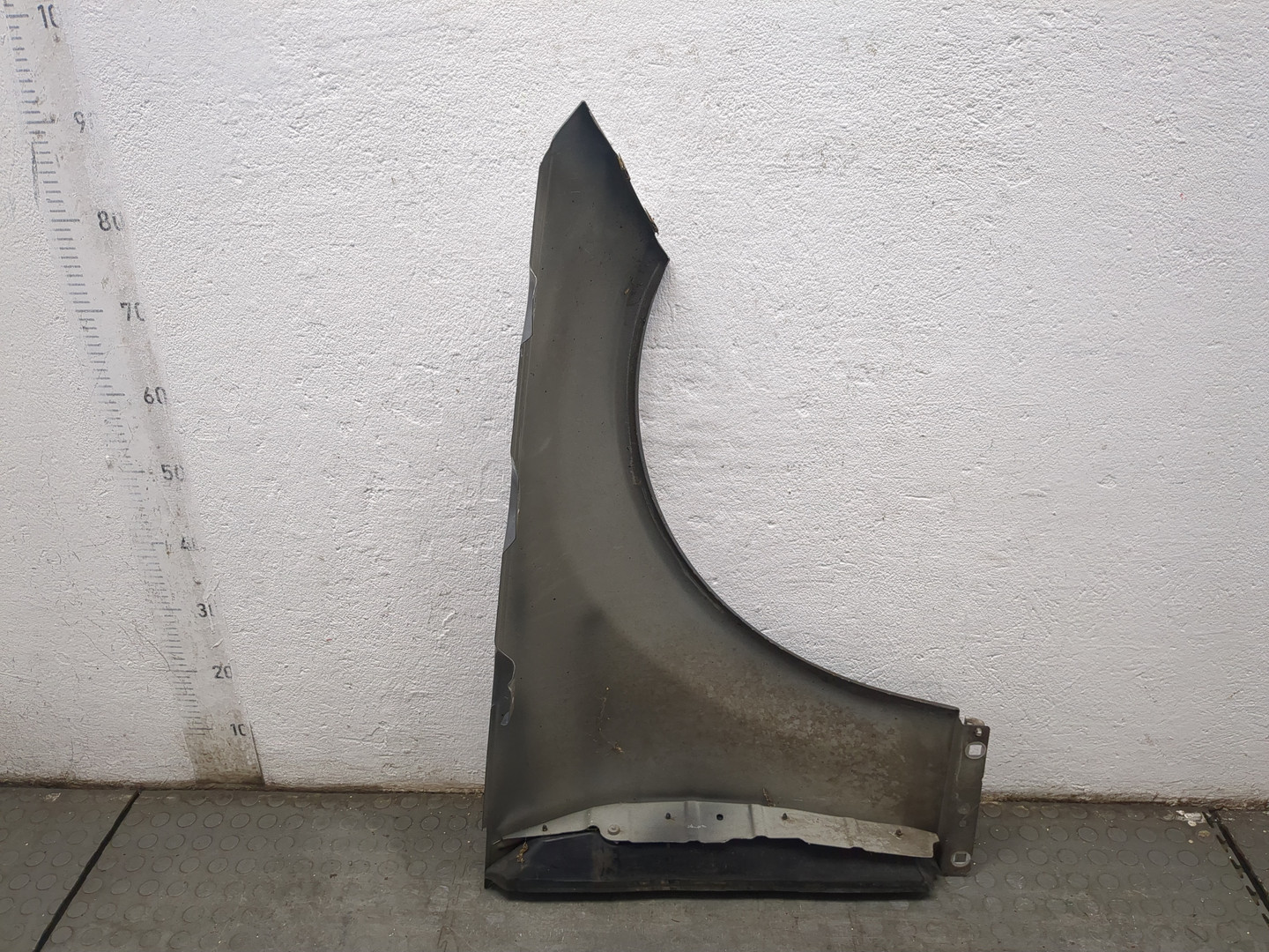 Крыло переднее левое