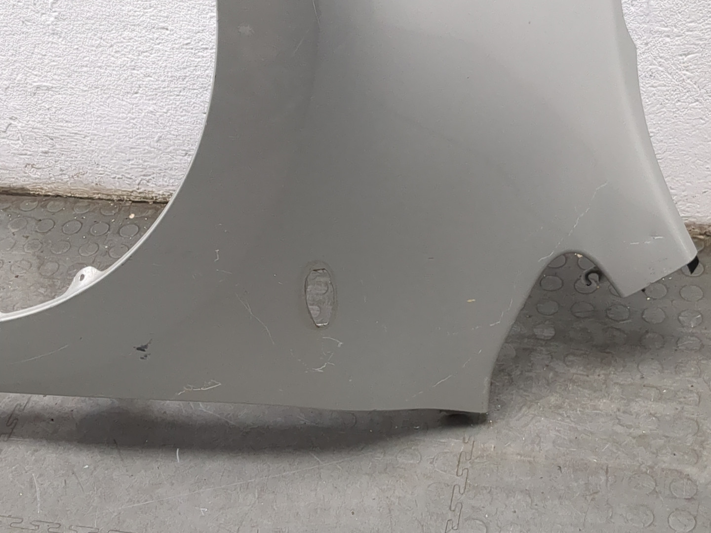 Крыло переднее левое