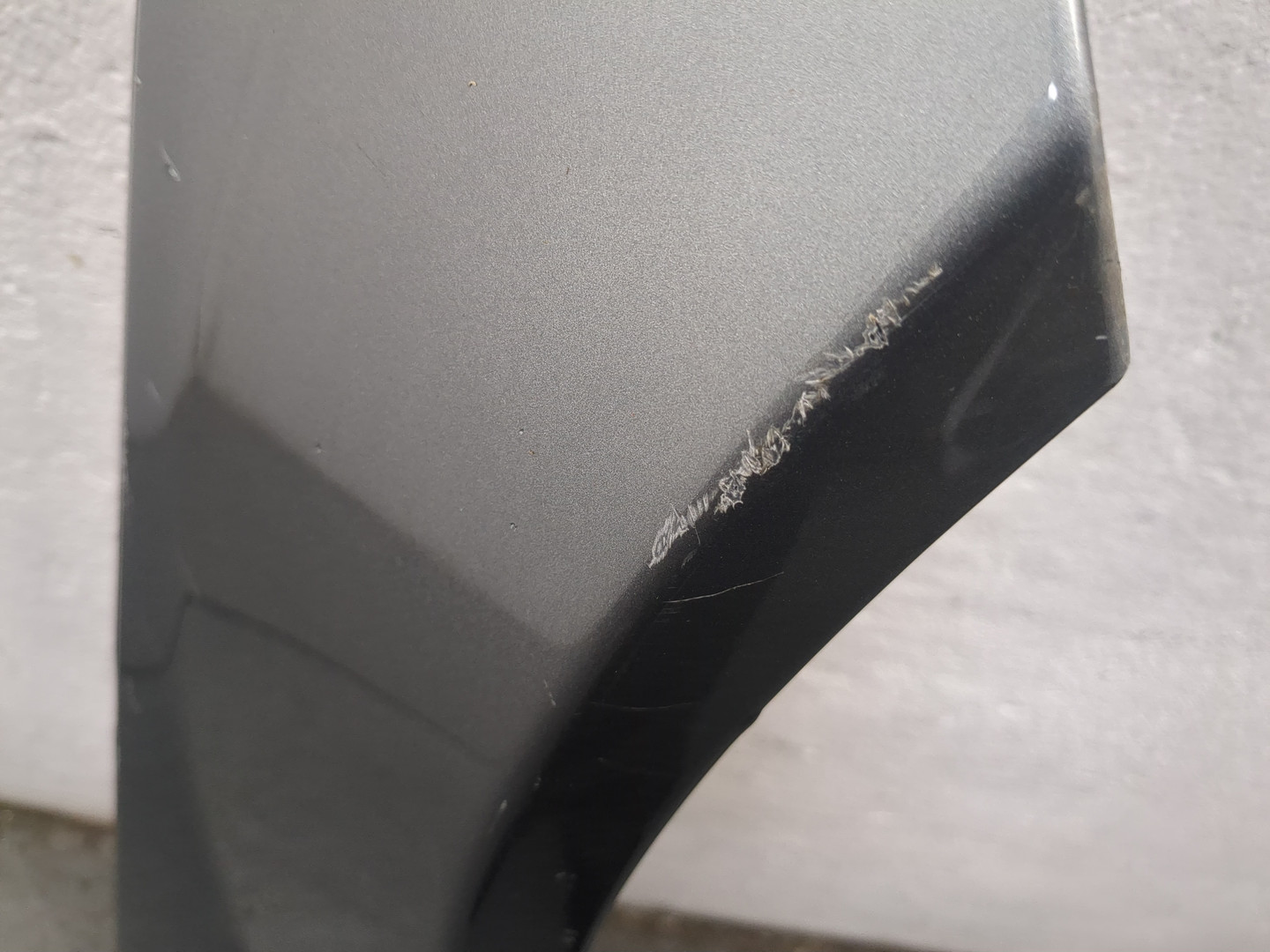 Крыло переднее правое