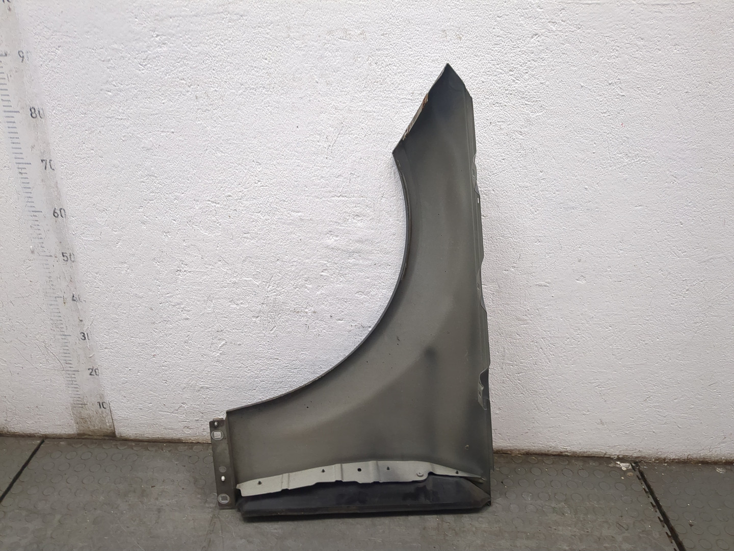 Крыло переднее правое