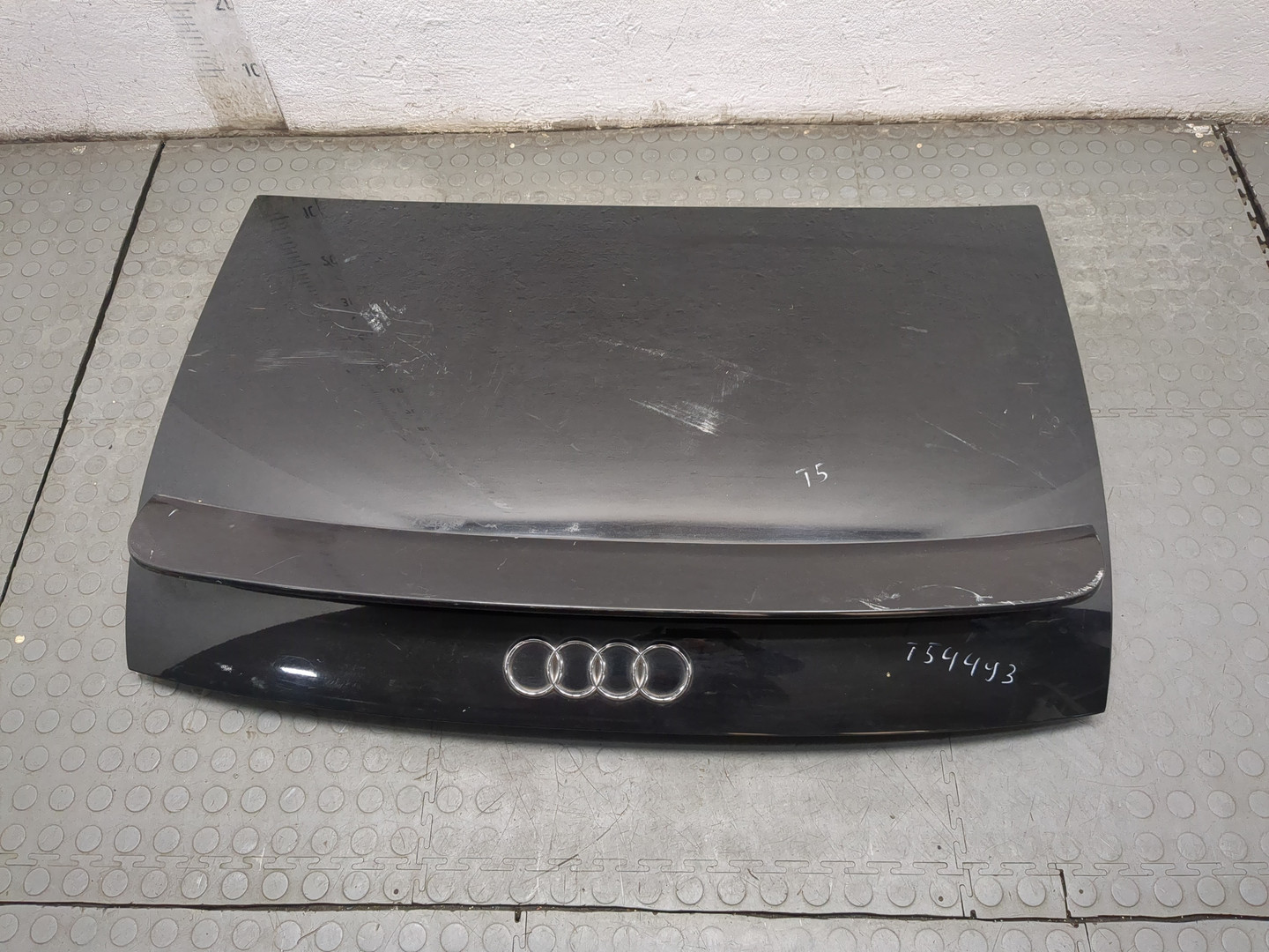 Дверь багажника