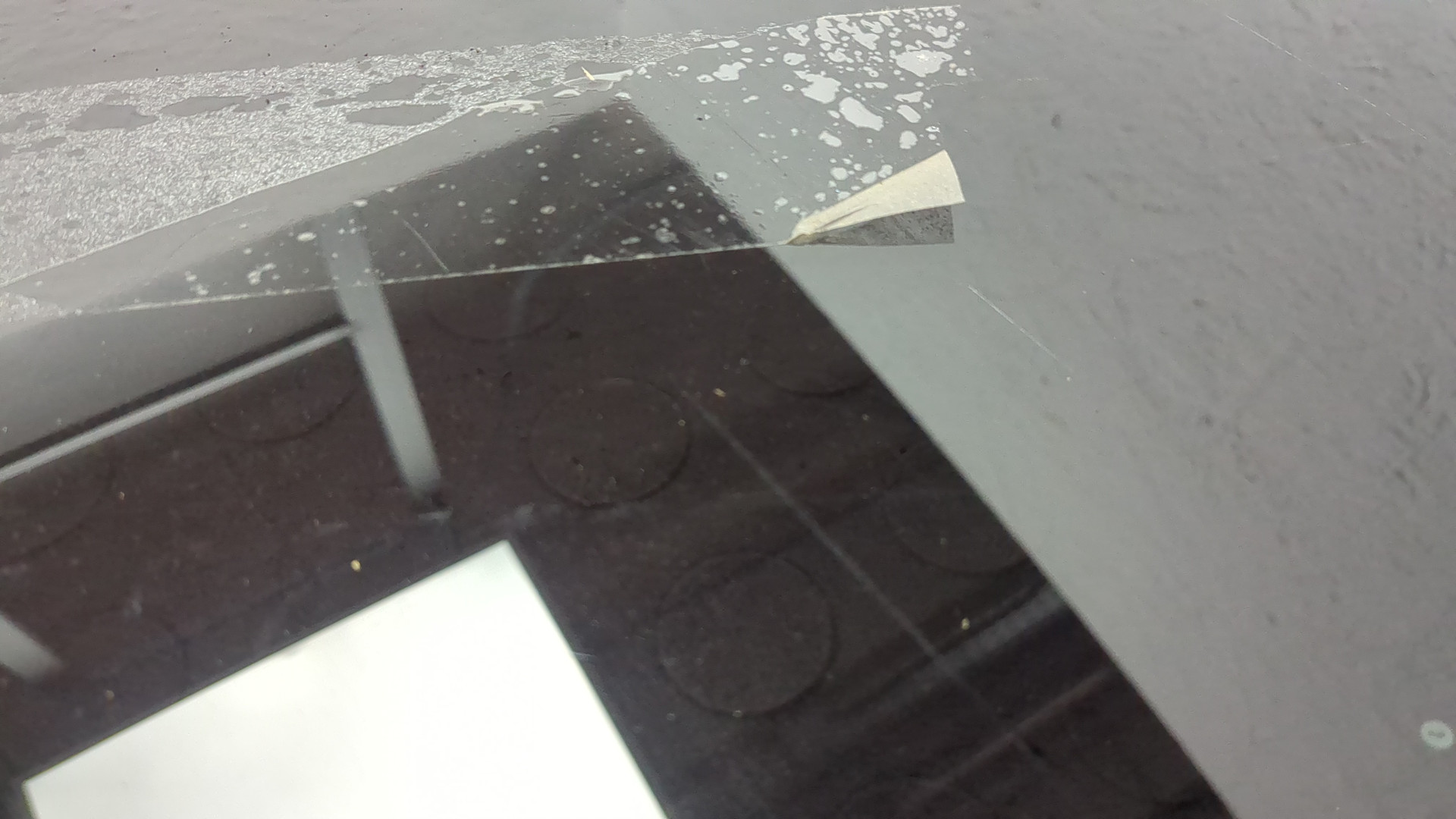 Стекло двери передней правой