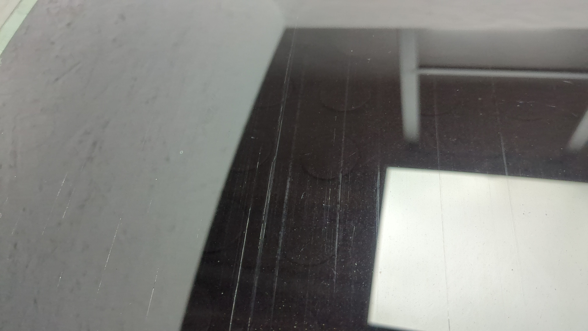 Стекло двери передней правой