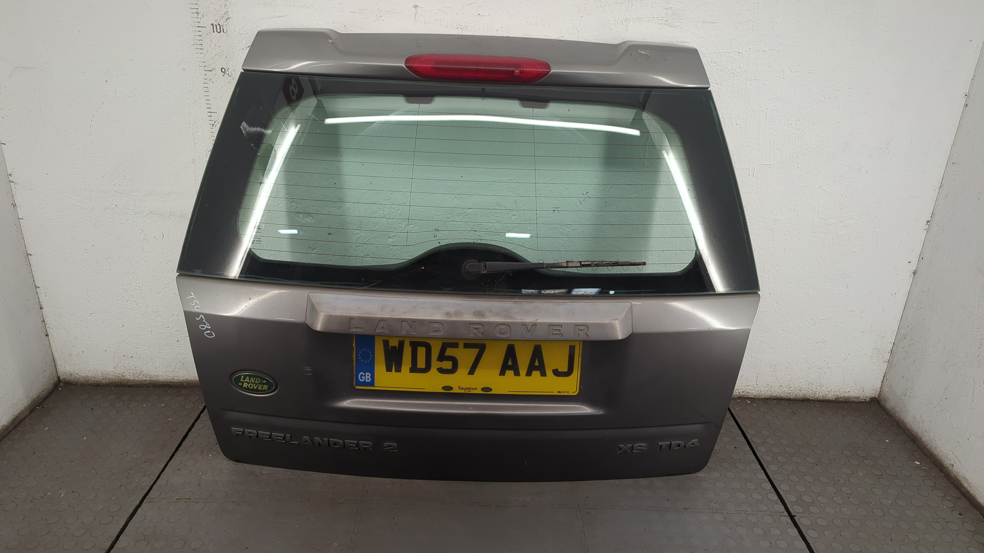 Дверь багажника