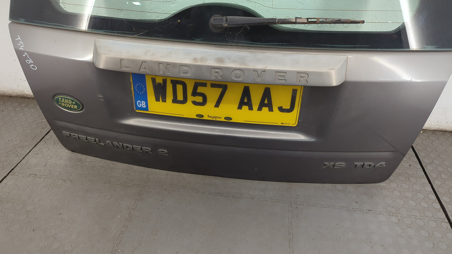 Дверь багажника