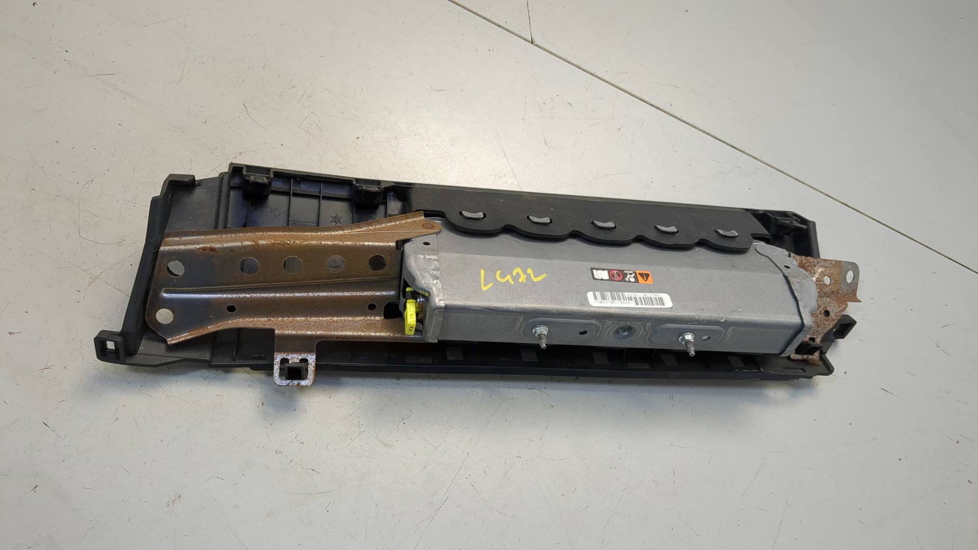 Подушка безопасности нижняя (для колен)