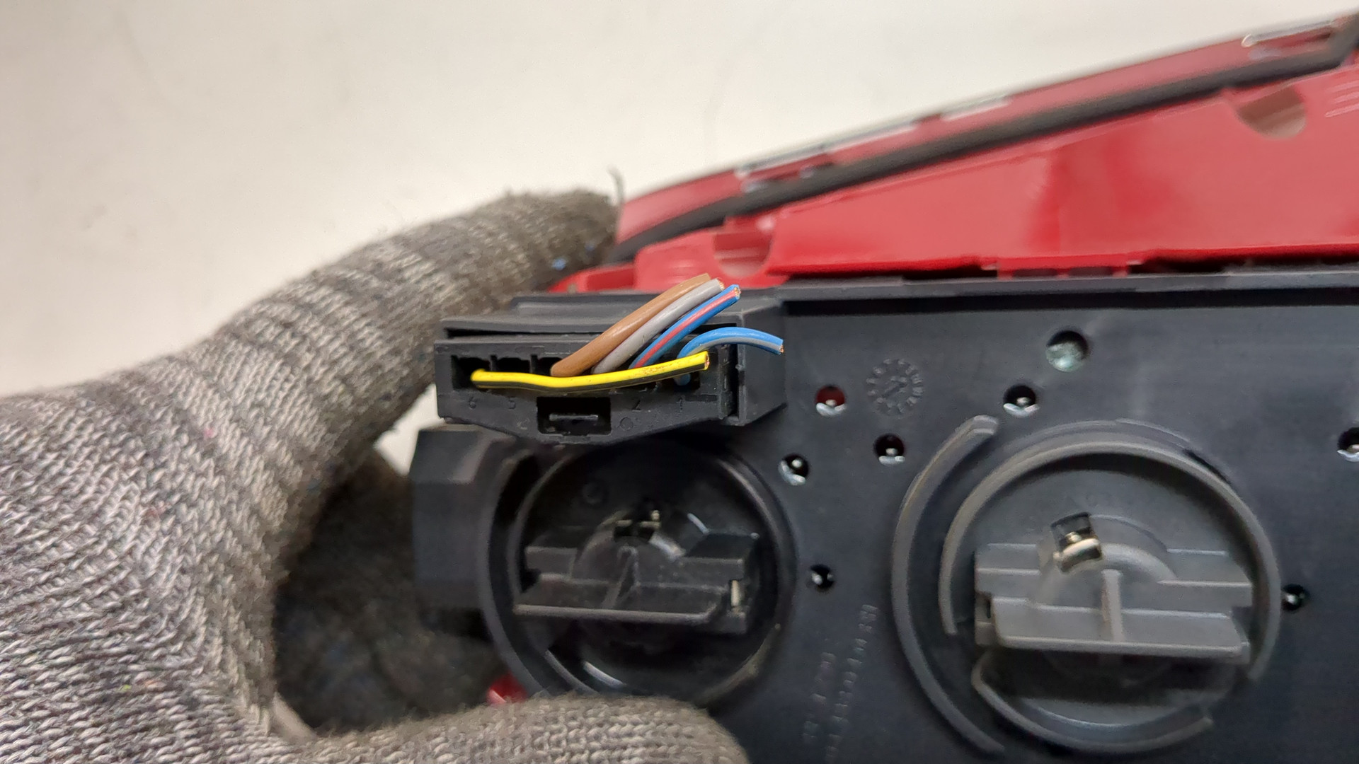 Фонарь задний правый